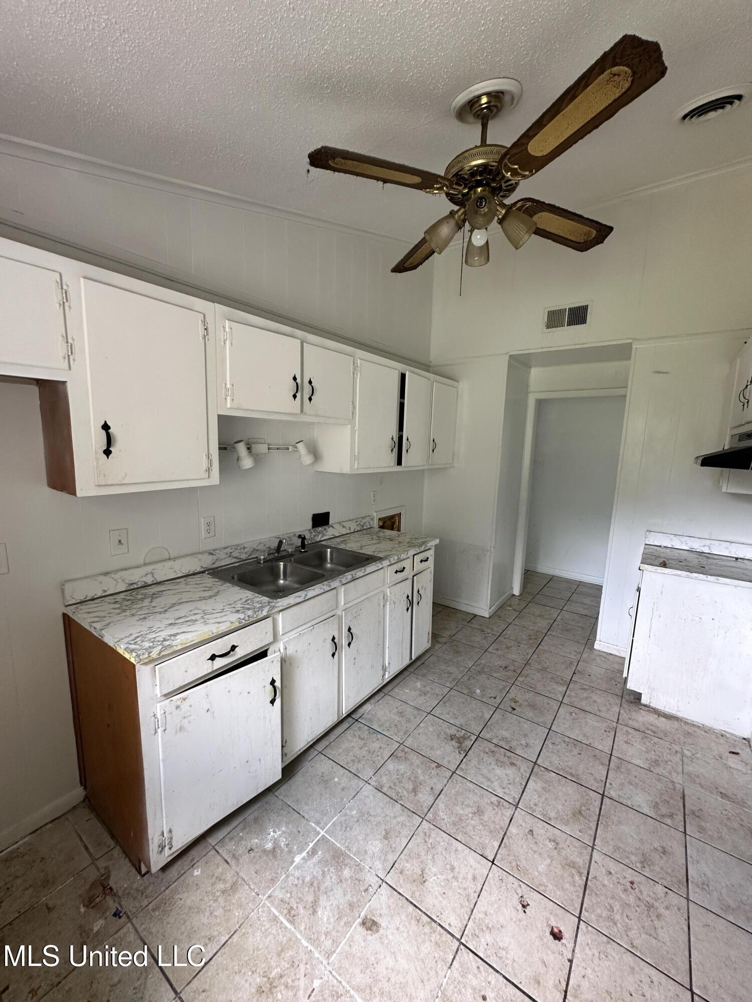 1481 W Stateline Road, Southaven, Mississippi image 7