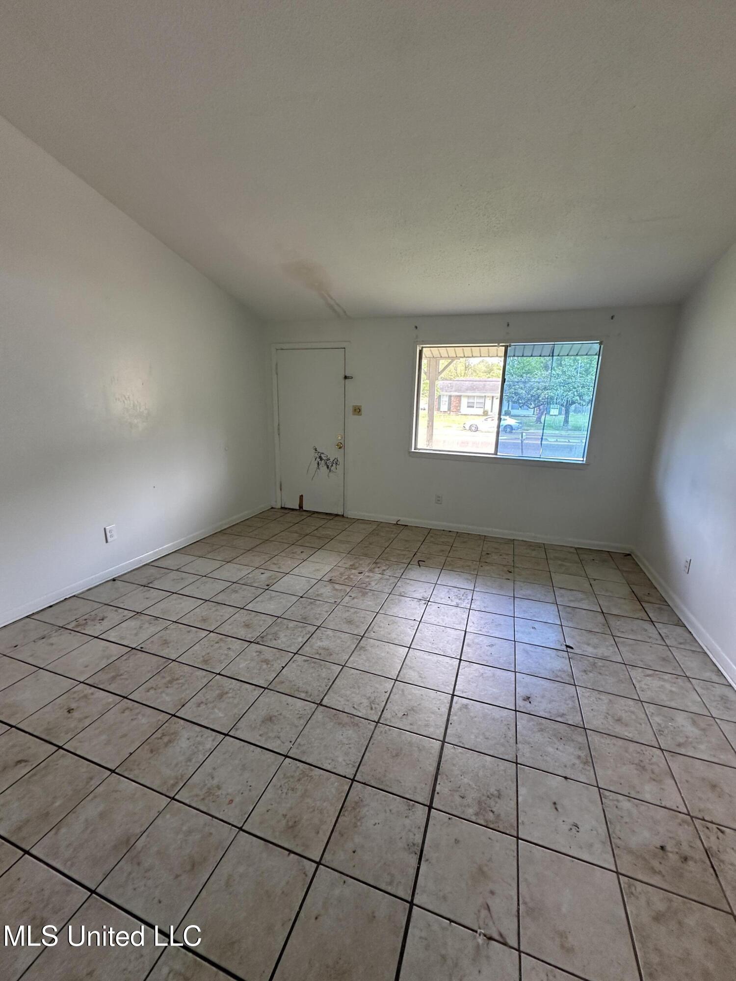 1481 W Stateline Road, Southaven, Mississippi image 5