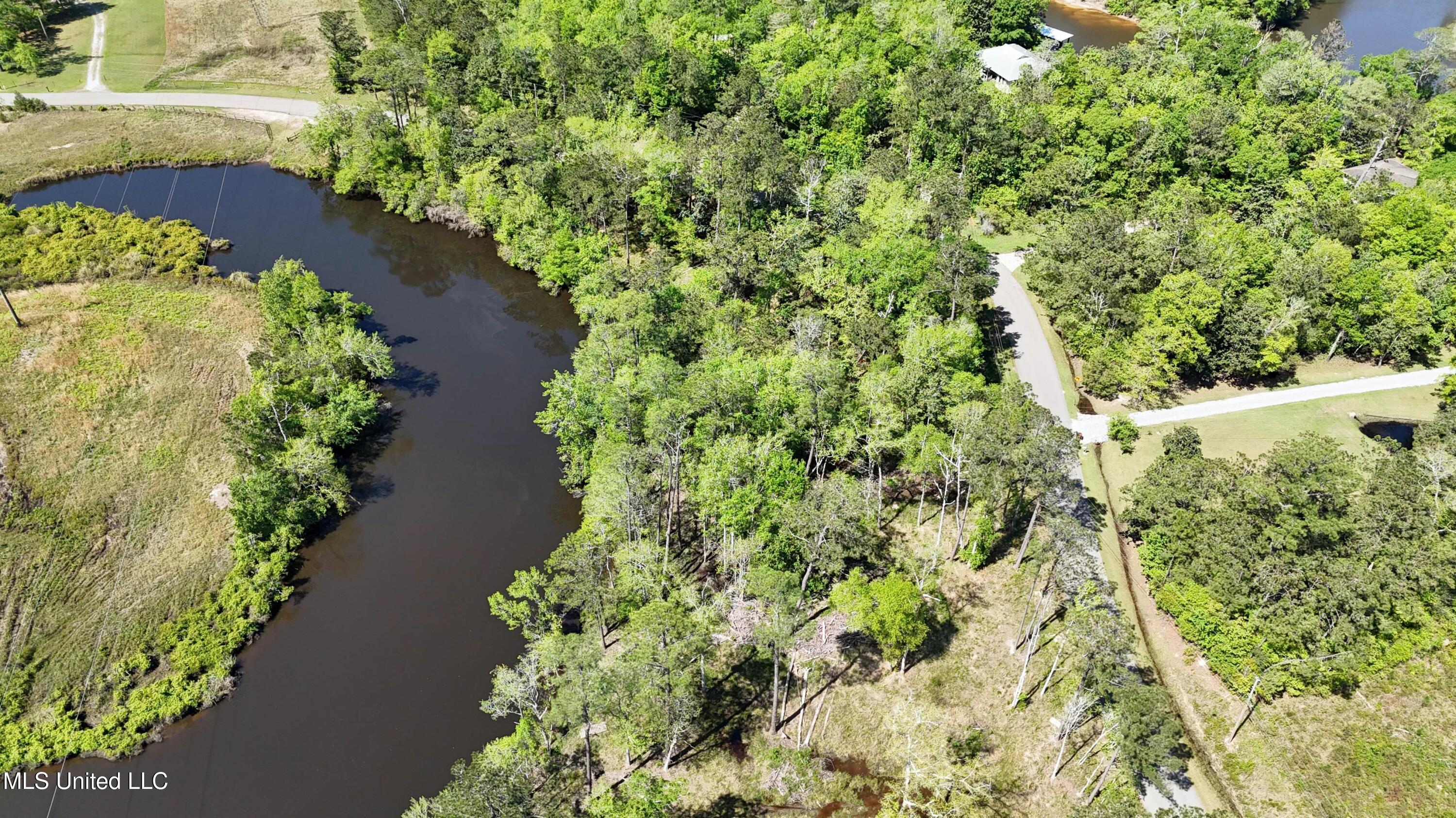 Riverland Drive, Biloxi, Mississippi image 16