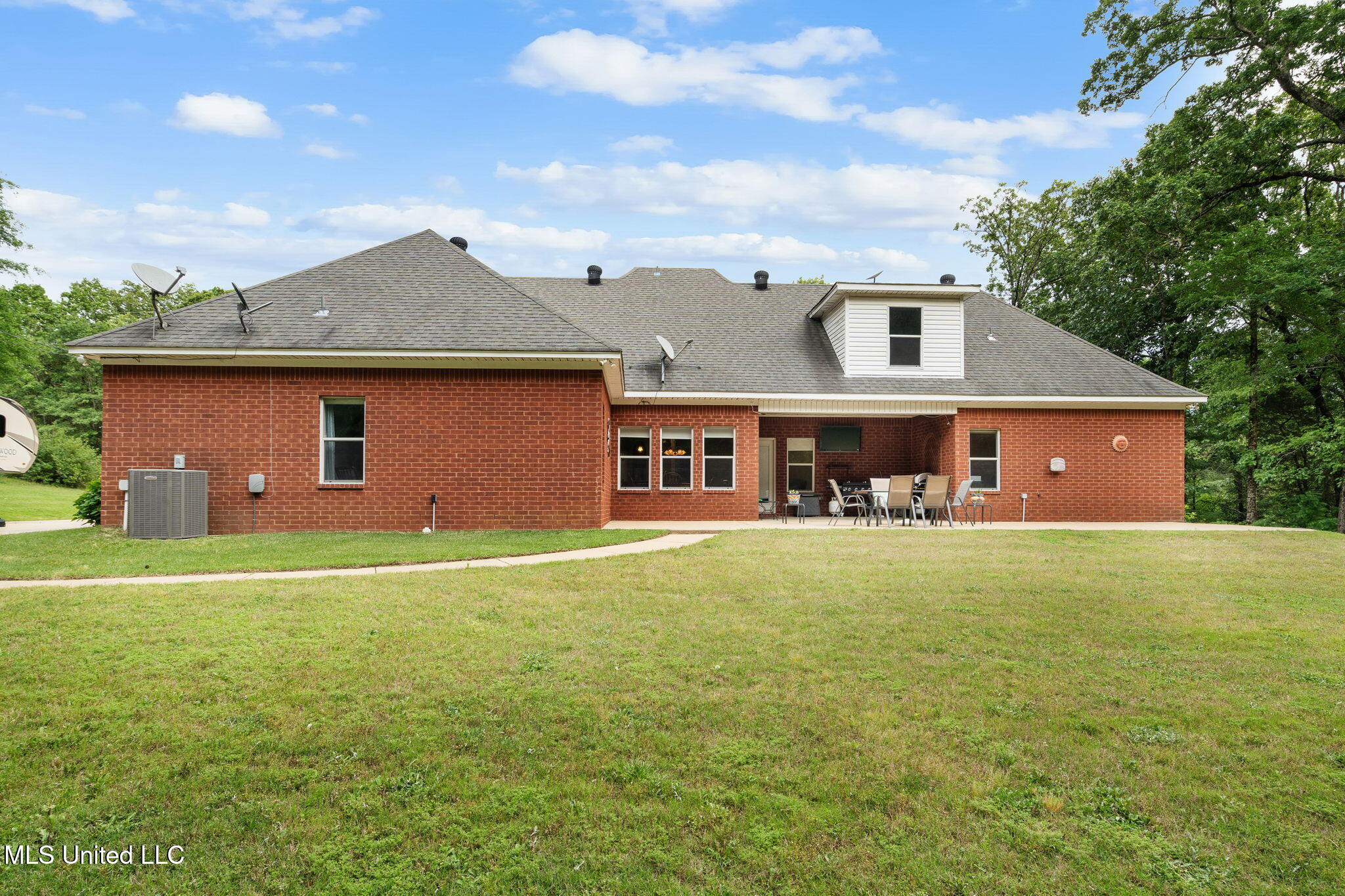 1429 Laughter Road, Hernando, Mississippi image 10