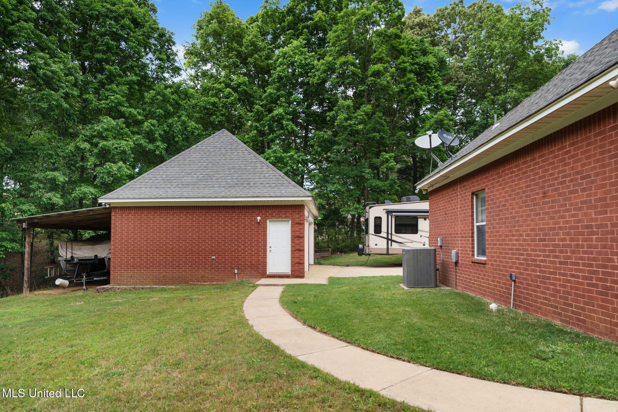 1429 Laughter Road, Hernando, Mississippi image 12
