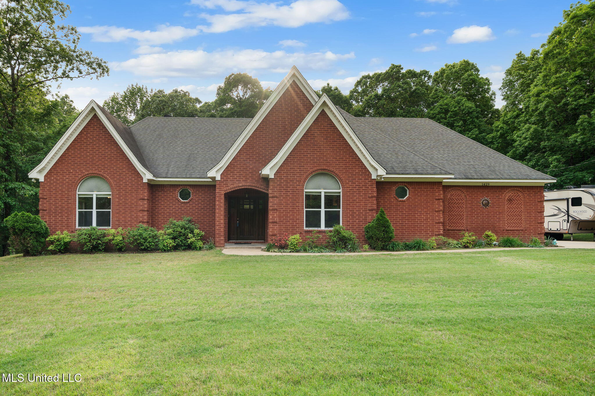1429 Laughter Road, Hernando, Mississippi image 2