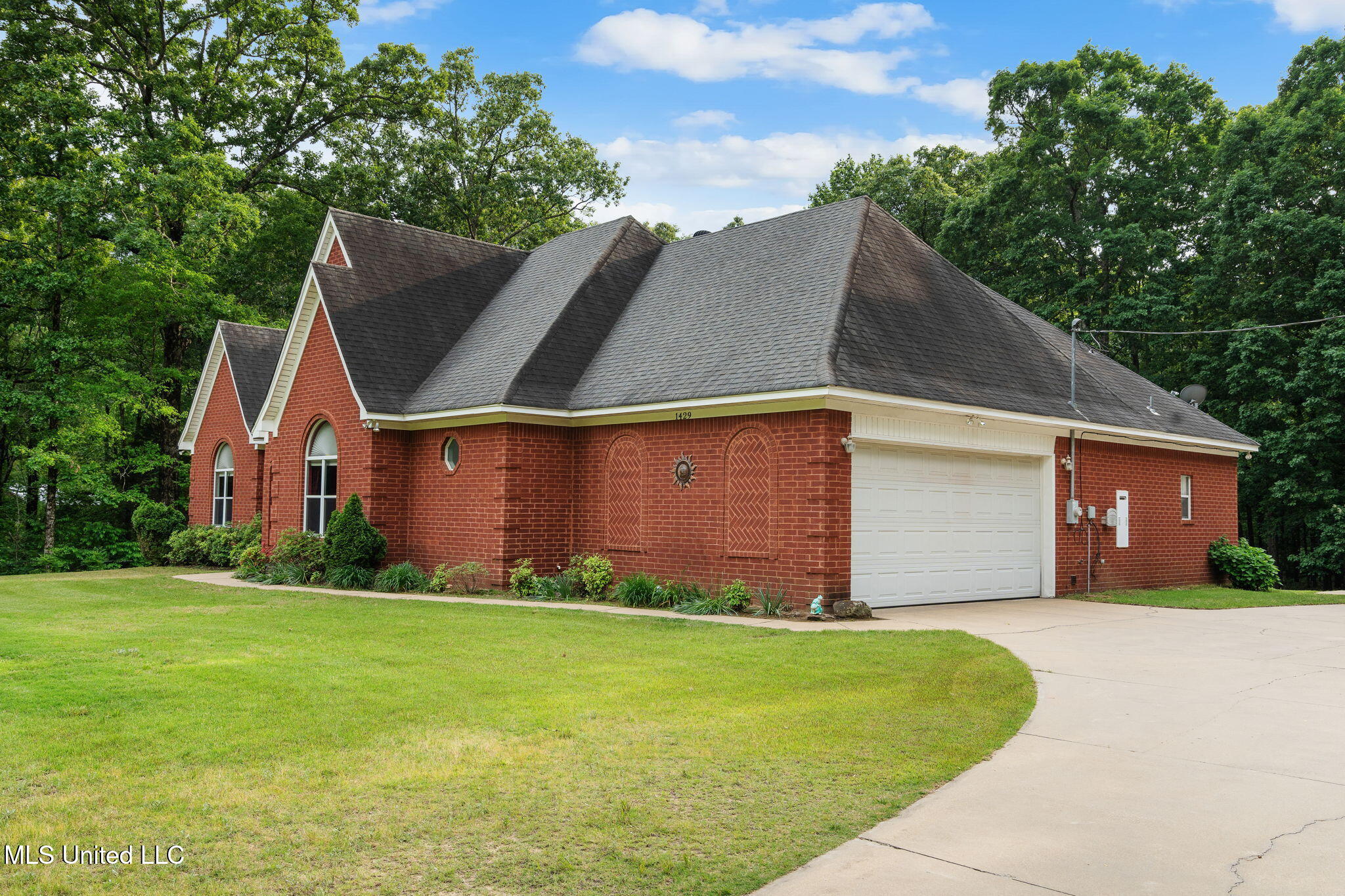 1429 Laughter Road, Hernando, Mississippi image 5