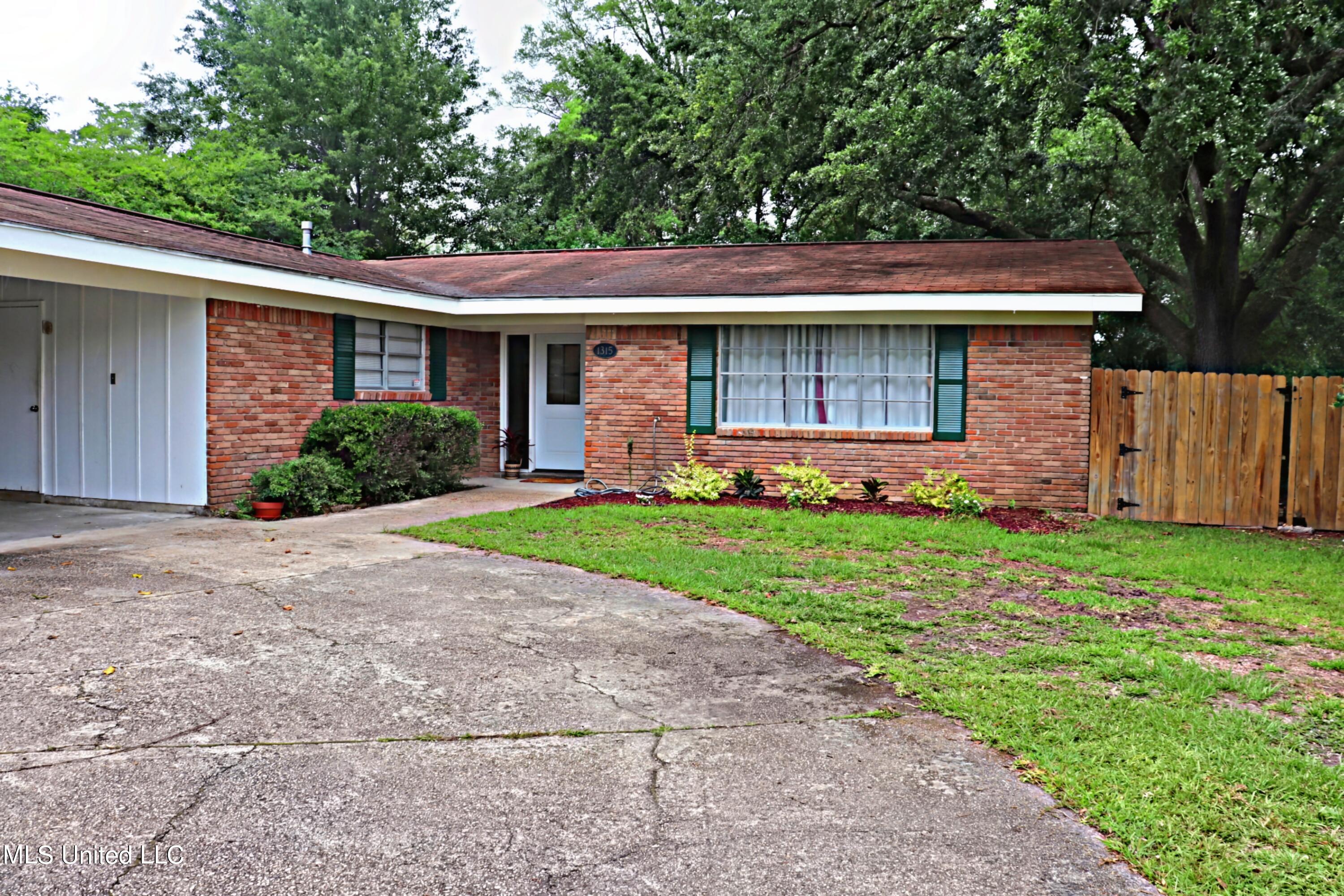 1315 Evangeline Drive, Picayune, Mississippi image 1