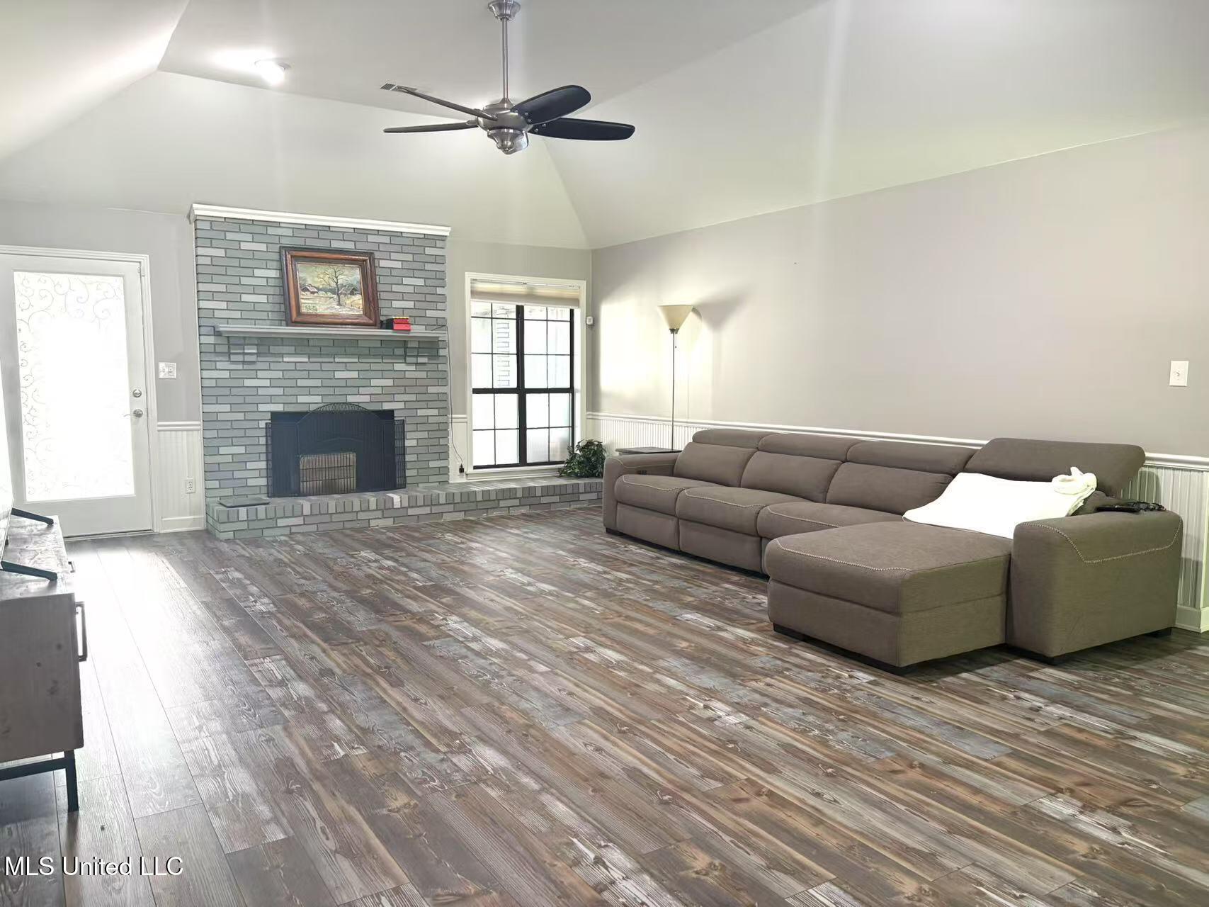 5205 Marthavale Cove, Southaven, Mississippi image 2