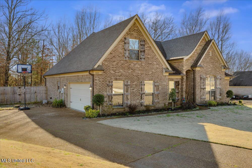 10105 N Cypress Lake Drive, Olive Branch, Mississippi image 3