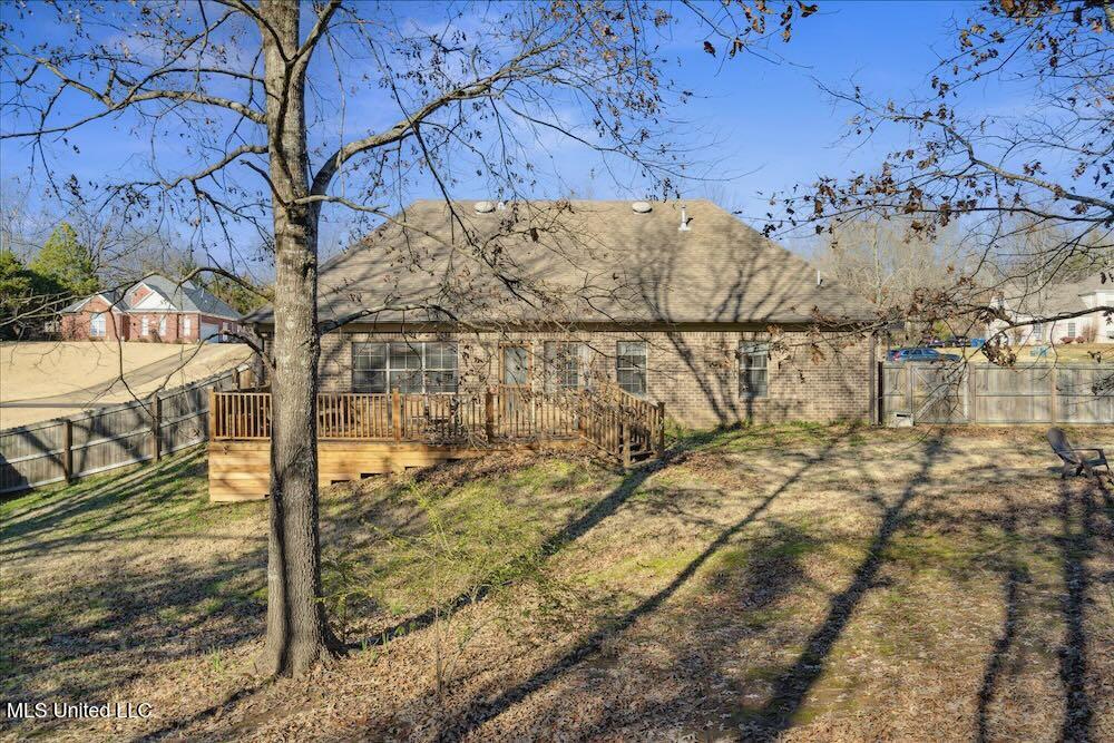 10105 N Cypress Lake Drive, Olive Branch, Mississippi image 29