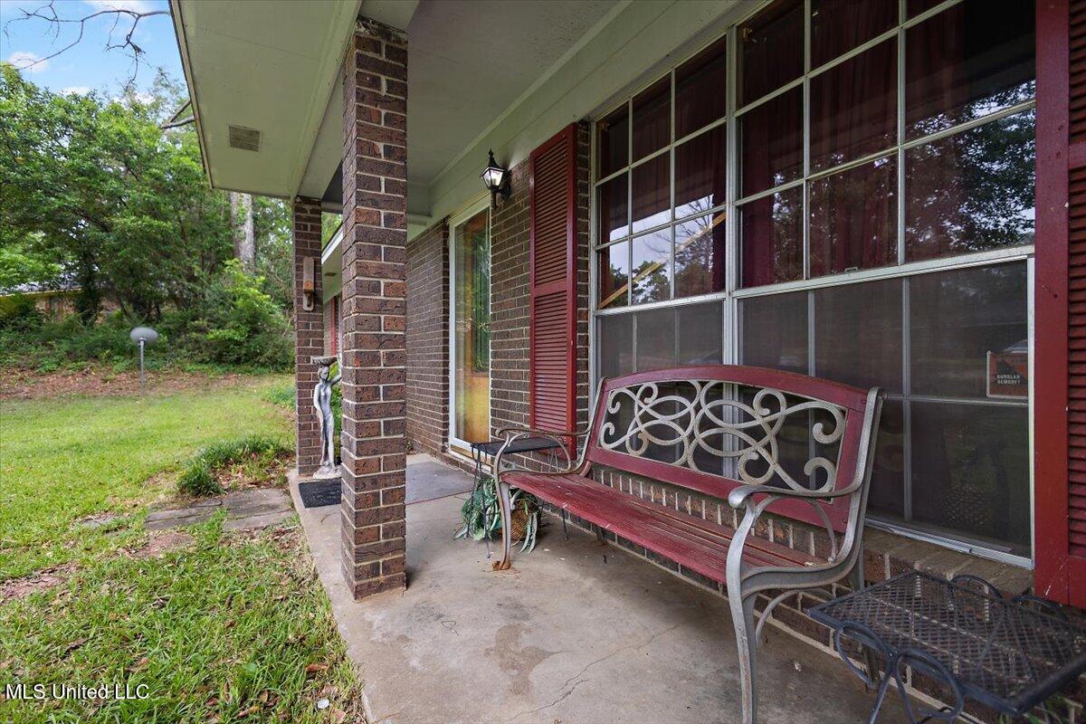 2530 Crestleigh Manor, Jackson, Mississippi image 2
