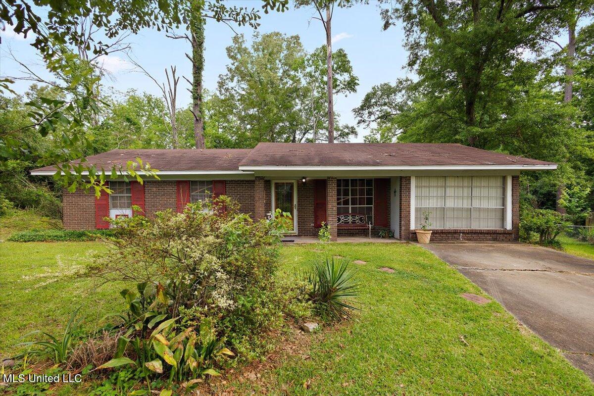2530 Crestleigh Manor, Jackson, Mississippi image 1