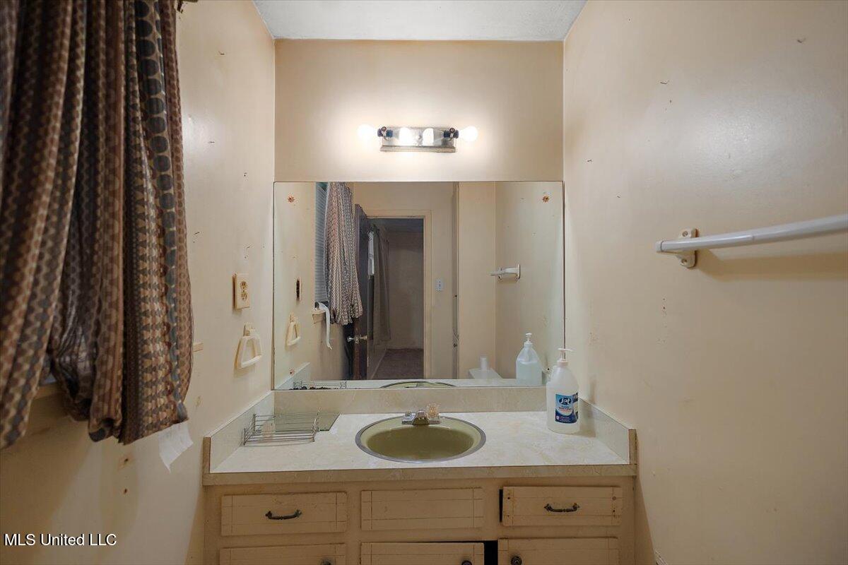 2530 Crestleigh Manor, Jackson, Mississippi image 9