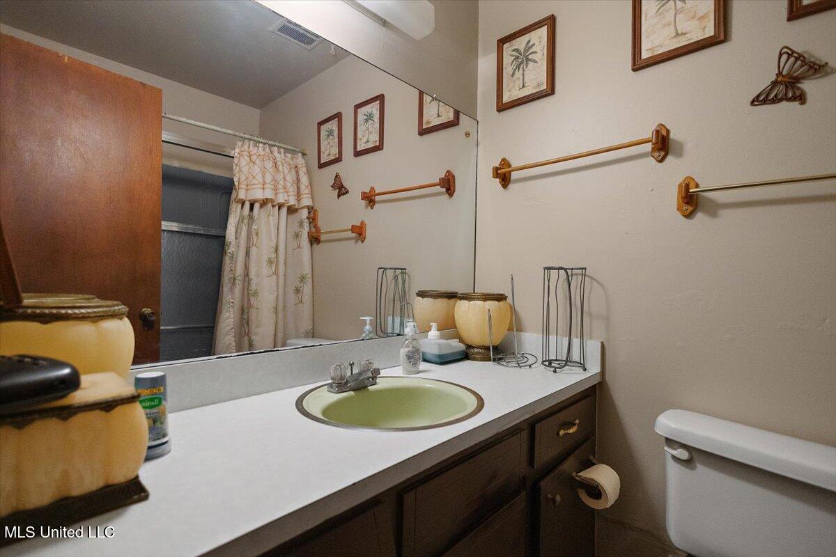 2530 Crestleigh Manor, Jackson, Mississippi image 11