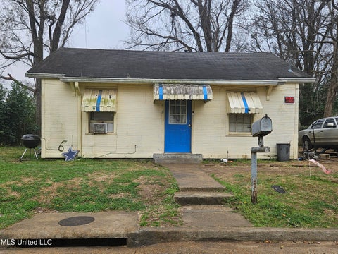 Homes For Sale - 410 W Woodlawn Avenue<br/> Adams County, Natchez, MS 39120