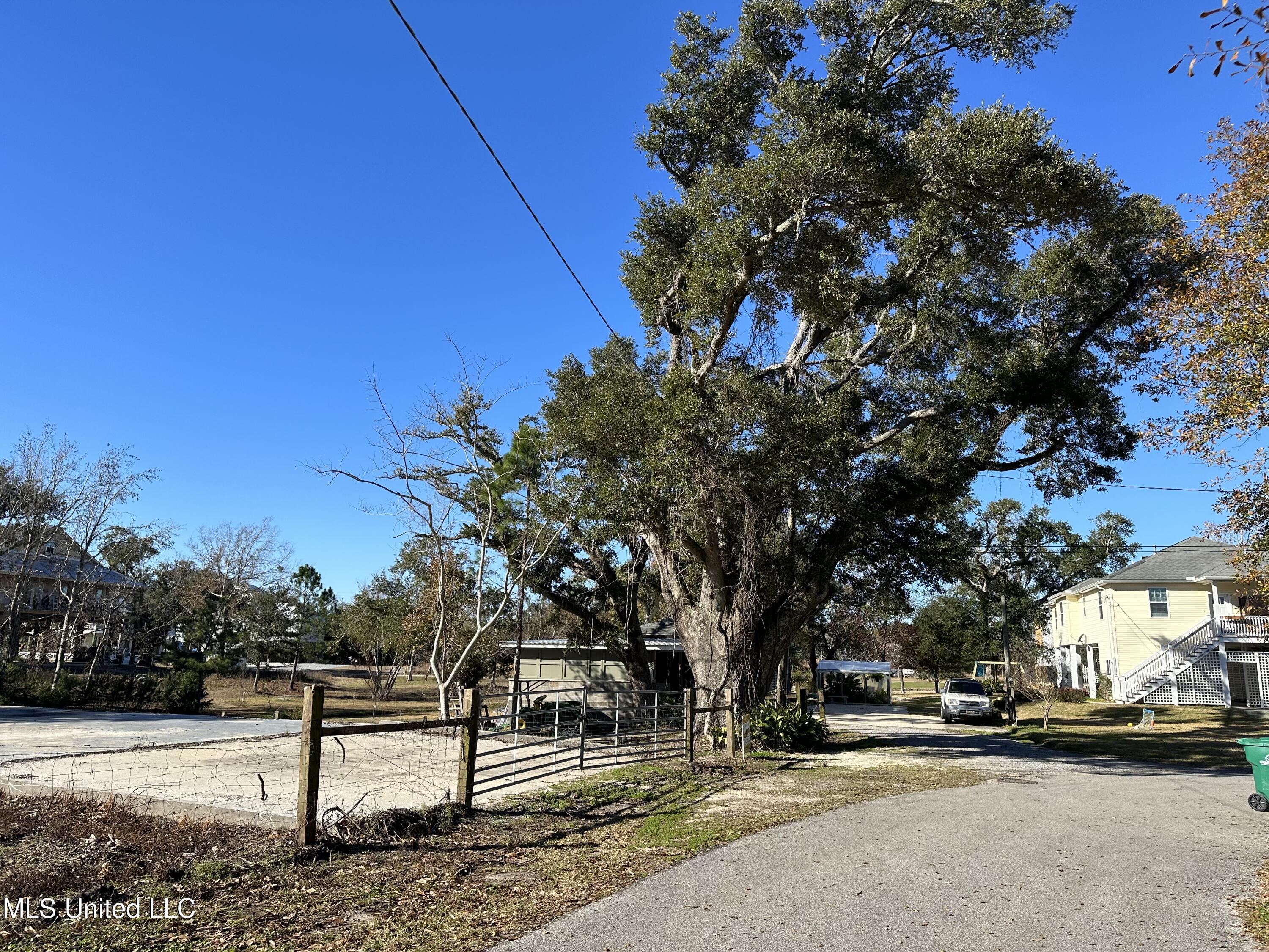 123 Old Pecan Grove Lane, Waveland, Mississippi image 4