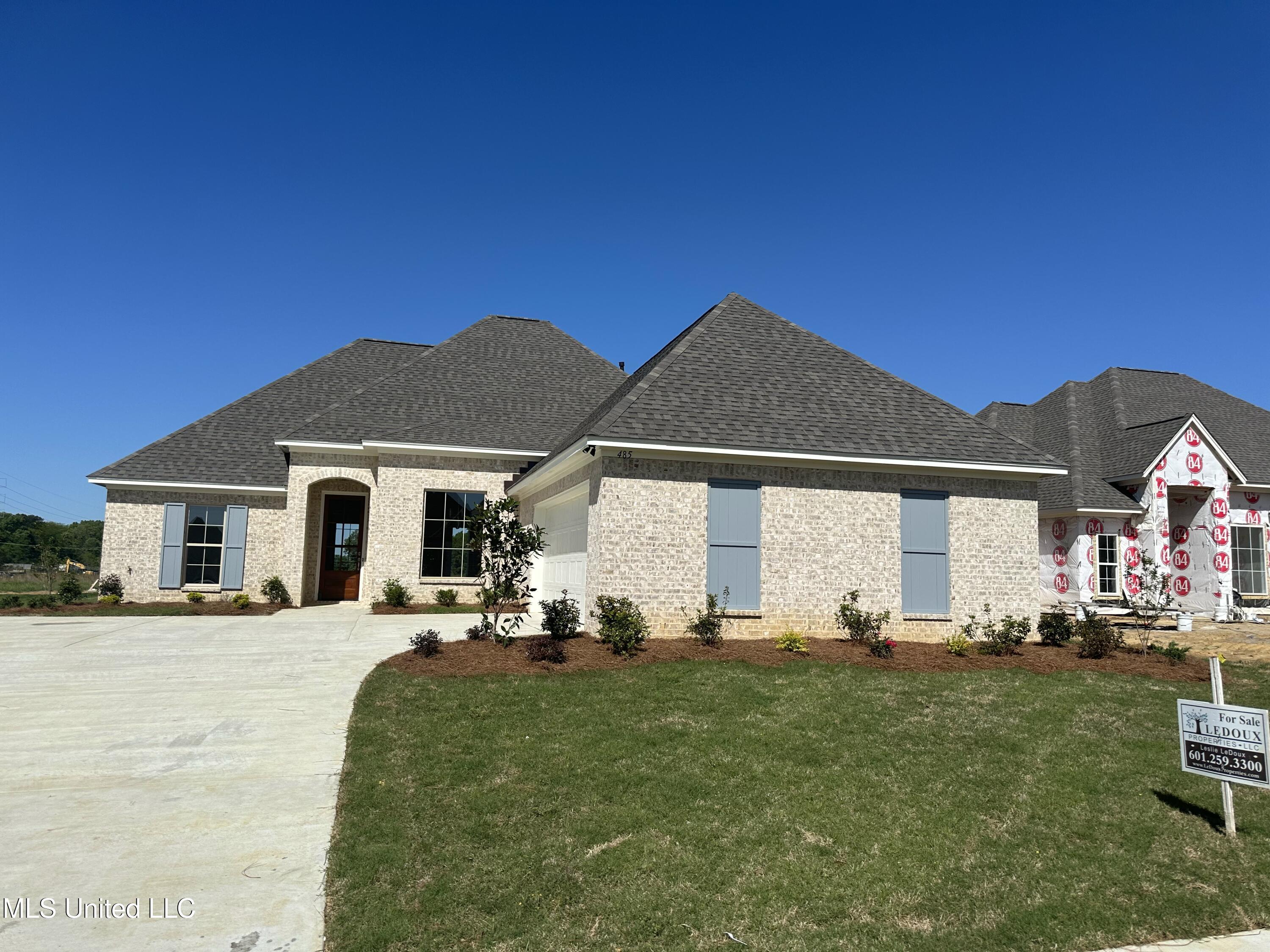 485 Aurora Circle, Canton, Mississippi image 1