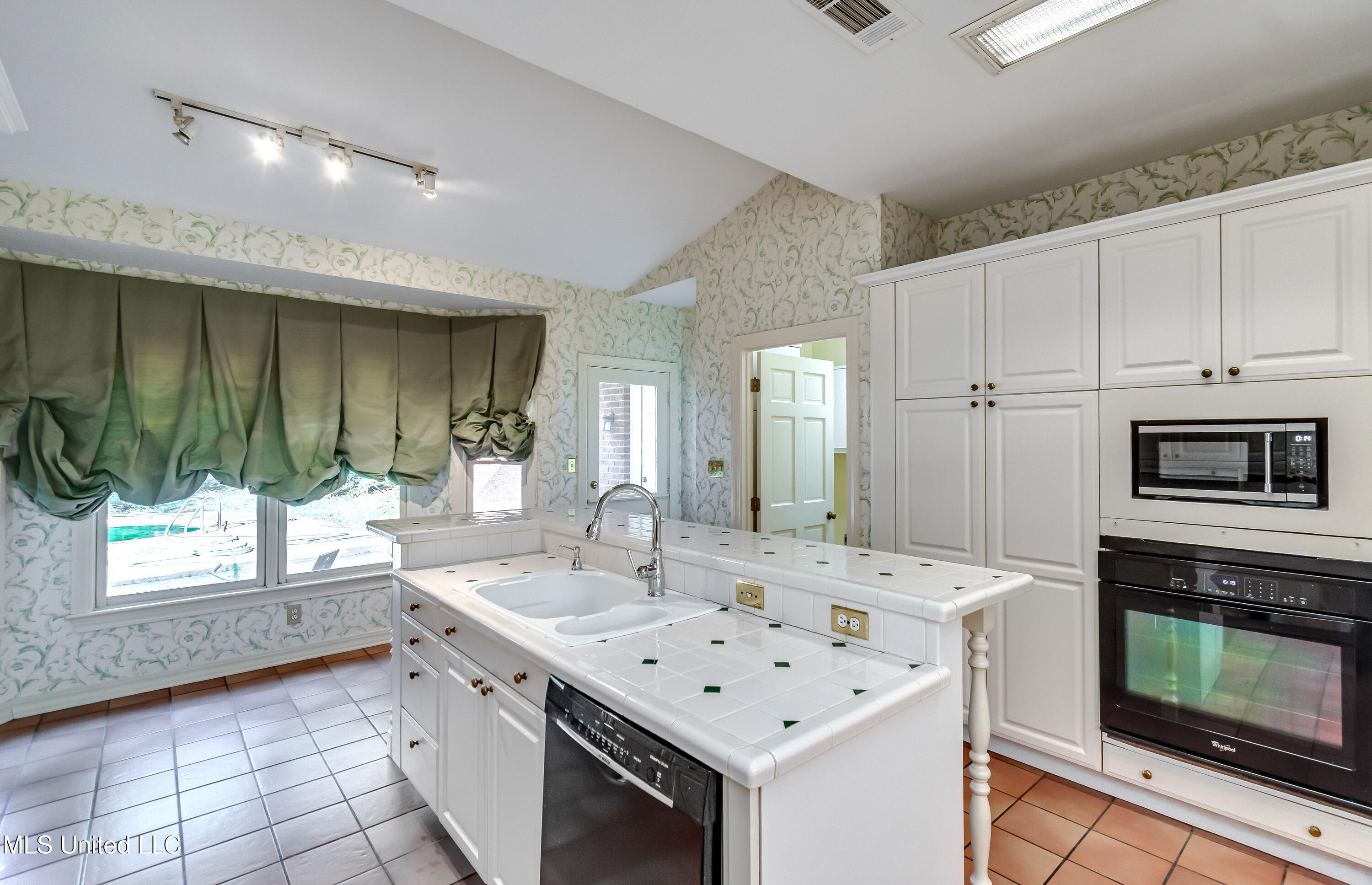 Jackson, Mississippi 39211, United States, 4 Bedrooms Bedrooms, ,3 BathroomsBathrooms,Residential,Active,224769