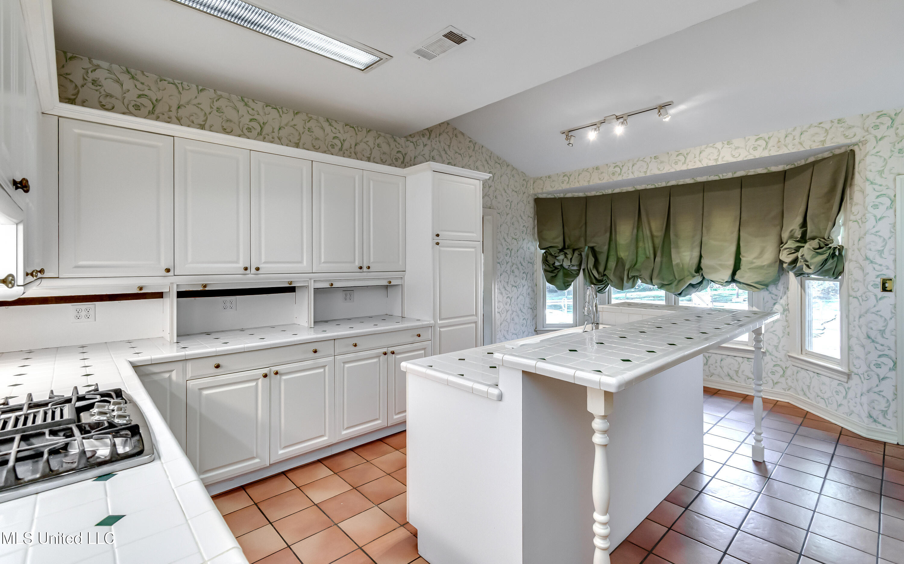 Jackson, Mississippi 39211, United States, 4 Bedrooms Bedrooms, ,3 BathroomsBathrooms,Residential,Active,224769