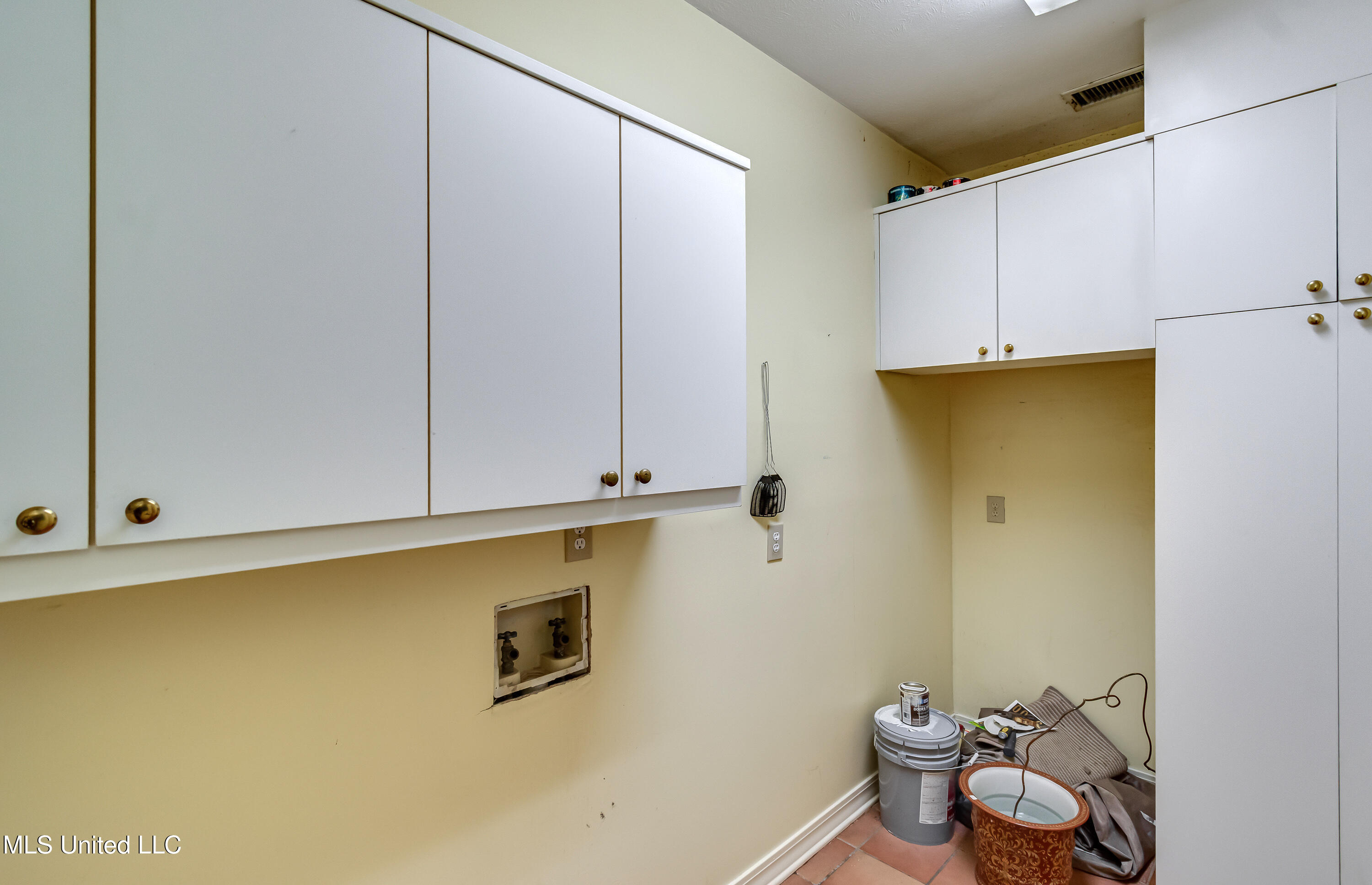 Jackson, Mississippi 39211, United States, 4 Bedrooms Bedrooms, ,3 BathroomsBathrooms,Residential,Active,224769