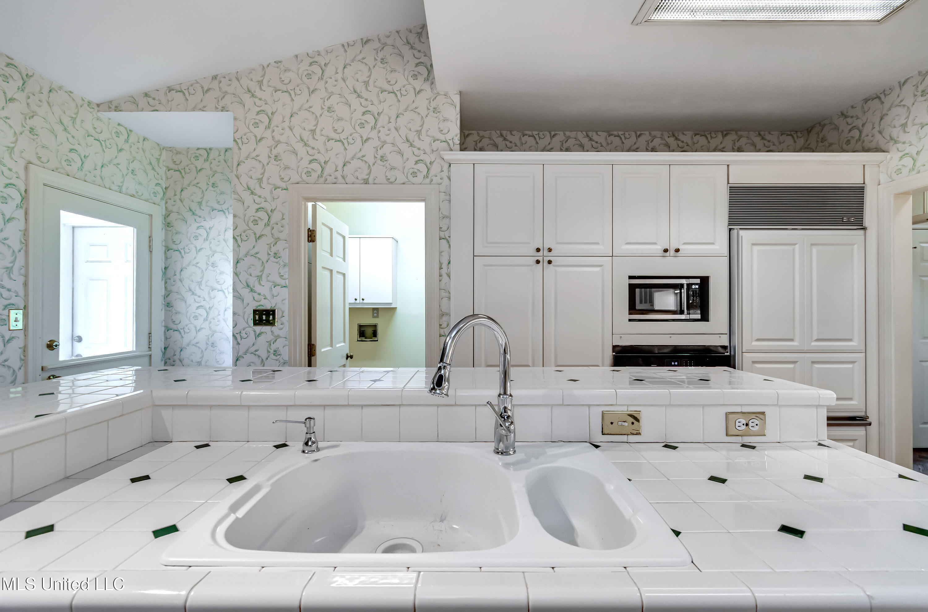 Jackson, Mississippi 39211, United States, 4 Bedrooms Bedrooms, ,3 BathroomsBathrooms,Residential,Active,224769