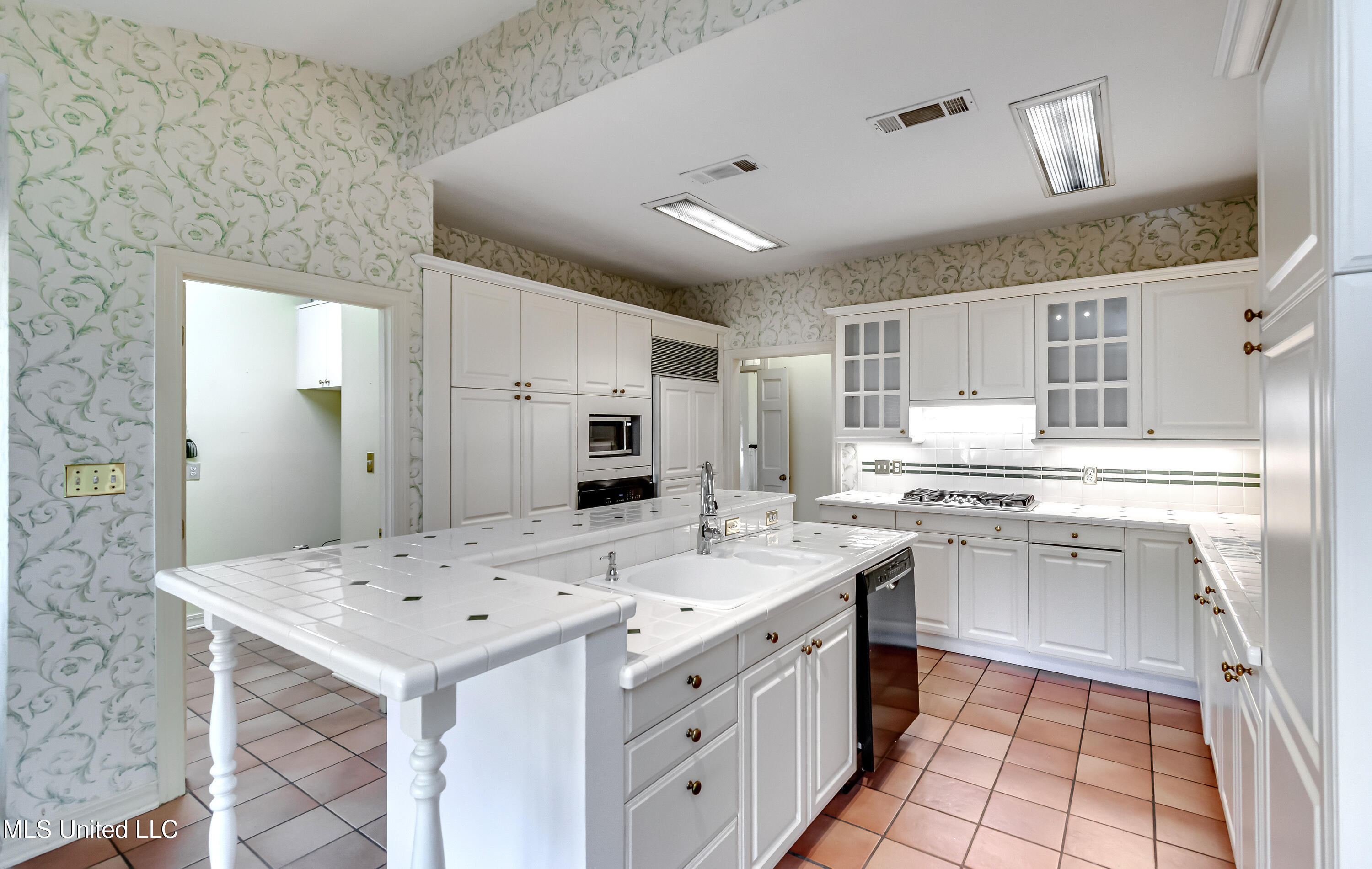 Jackson, Mississippi 39211, United States, 4 Bedrooms Bedrooms, ,3 BathroomsBathrooms,Residential,Active,224769