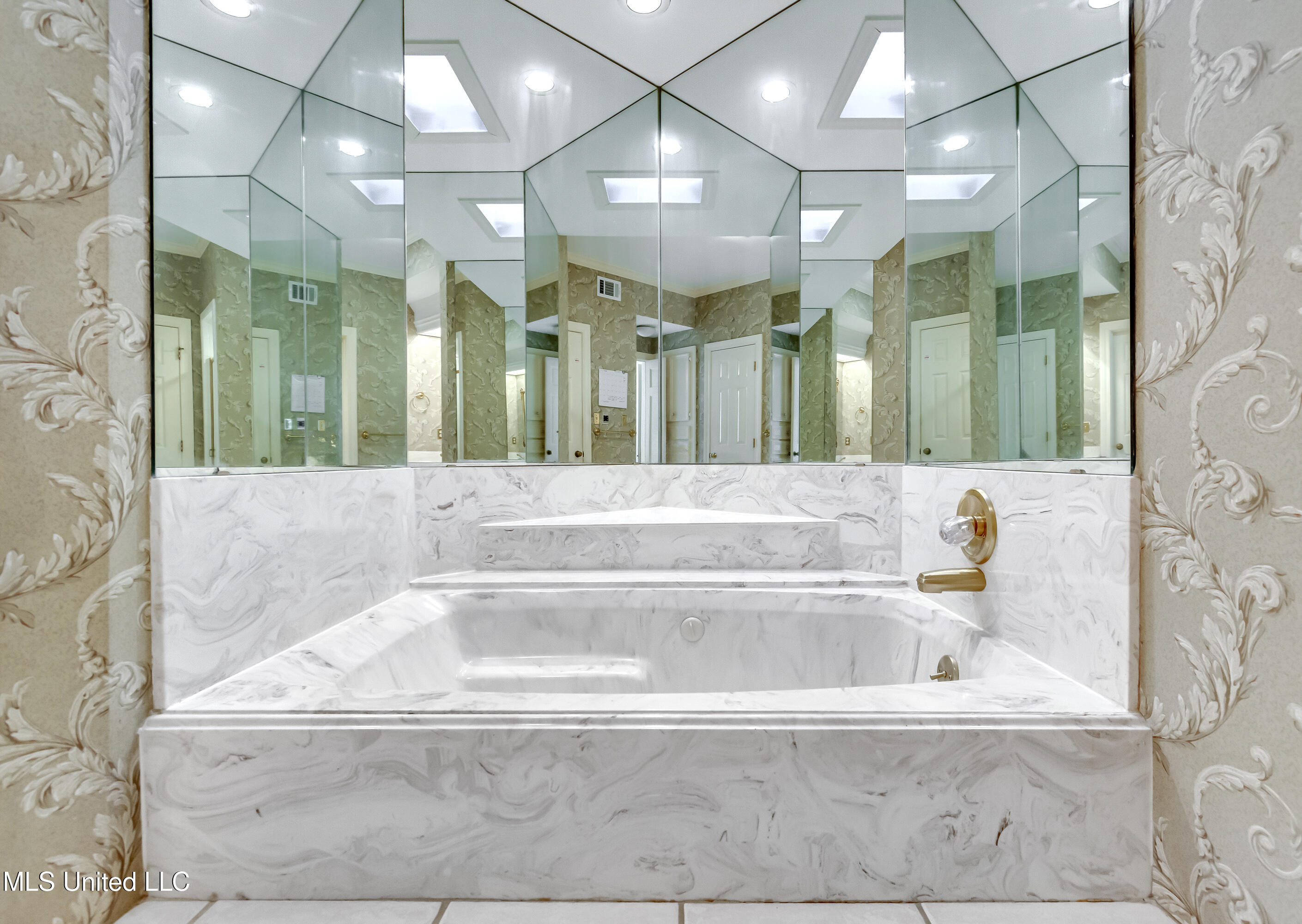 Jackson, Mississippi 39211, United States, 4 Bedrooms Bedrooms, ,3 BathroomsBathrooms,Residential,Active,224769