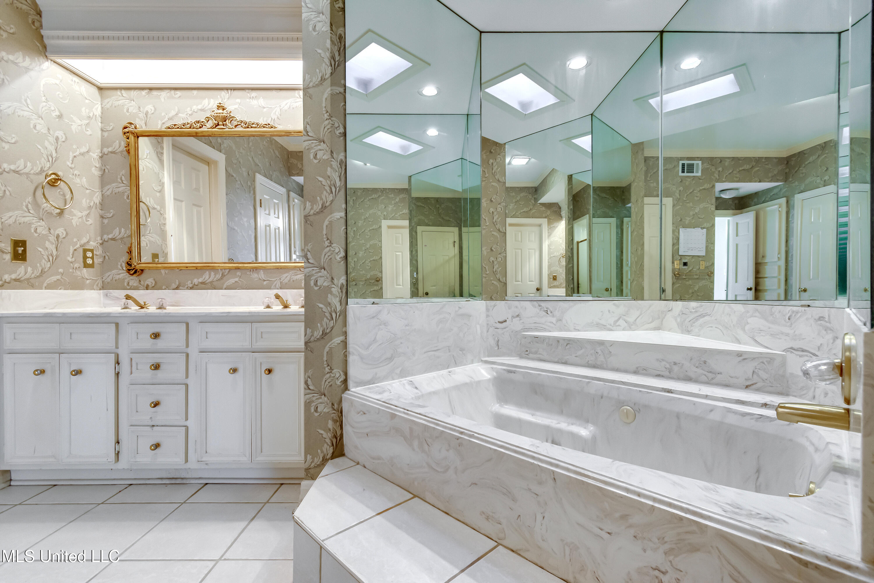 Jackson, Mississippi 39211, United States, 4 Bedrooms Bedrooms, ,3 BathroomsBathrooms,Residential,Active,224769