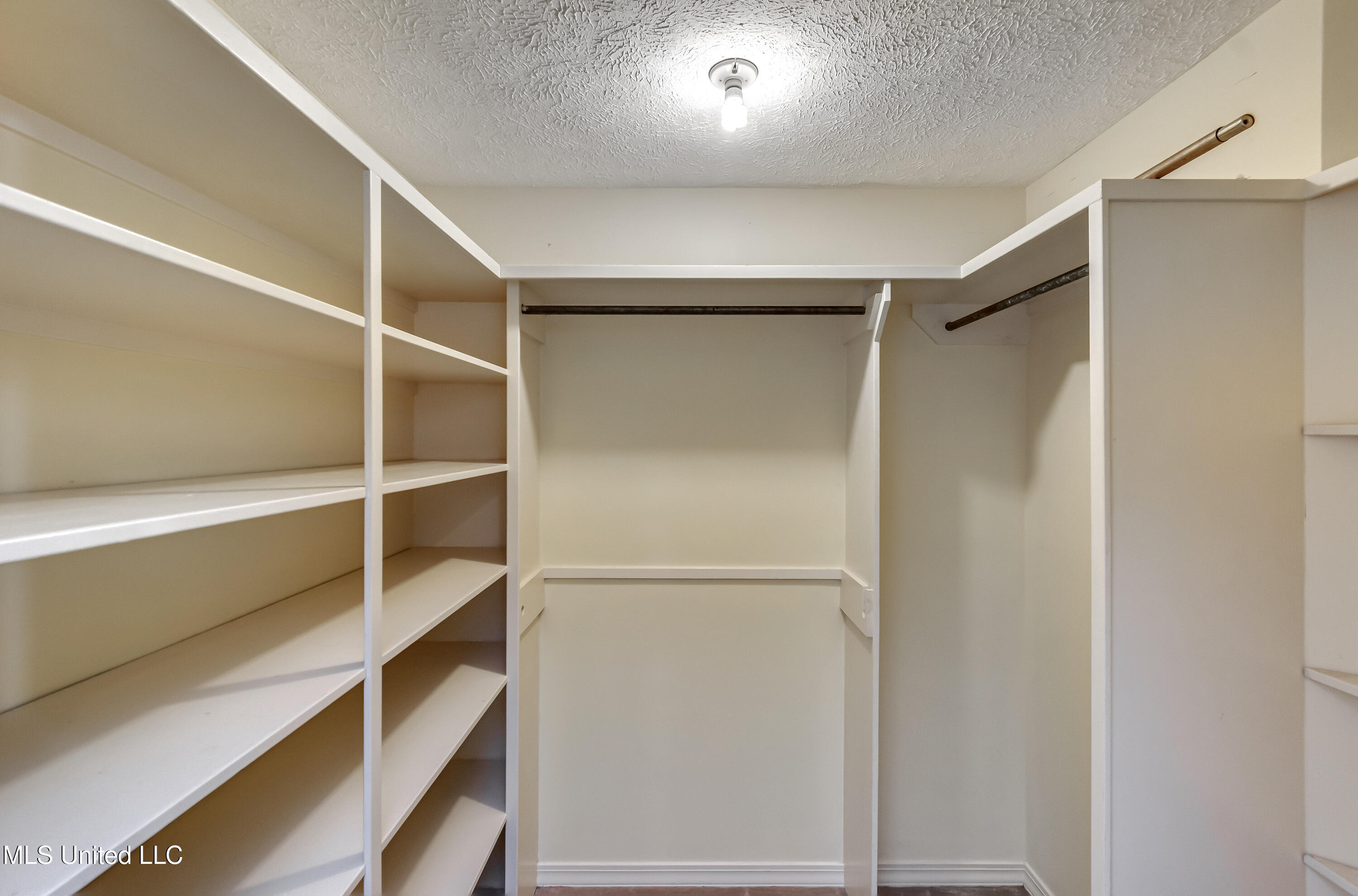 Jackson, Mississippi 39211, United States, 4 Bedrooms Bedrooms, ,3 BathroomsBathrooms,Residential,Active,224769