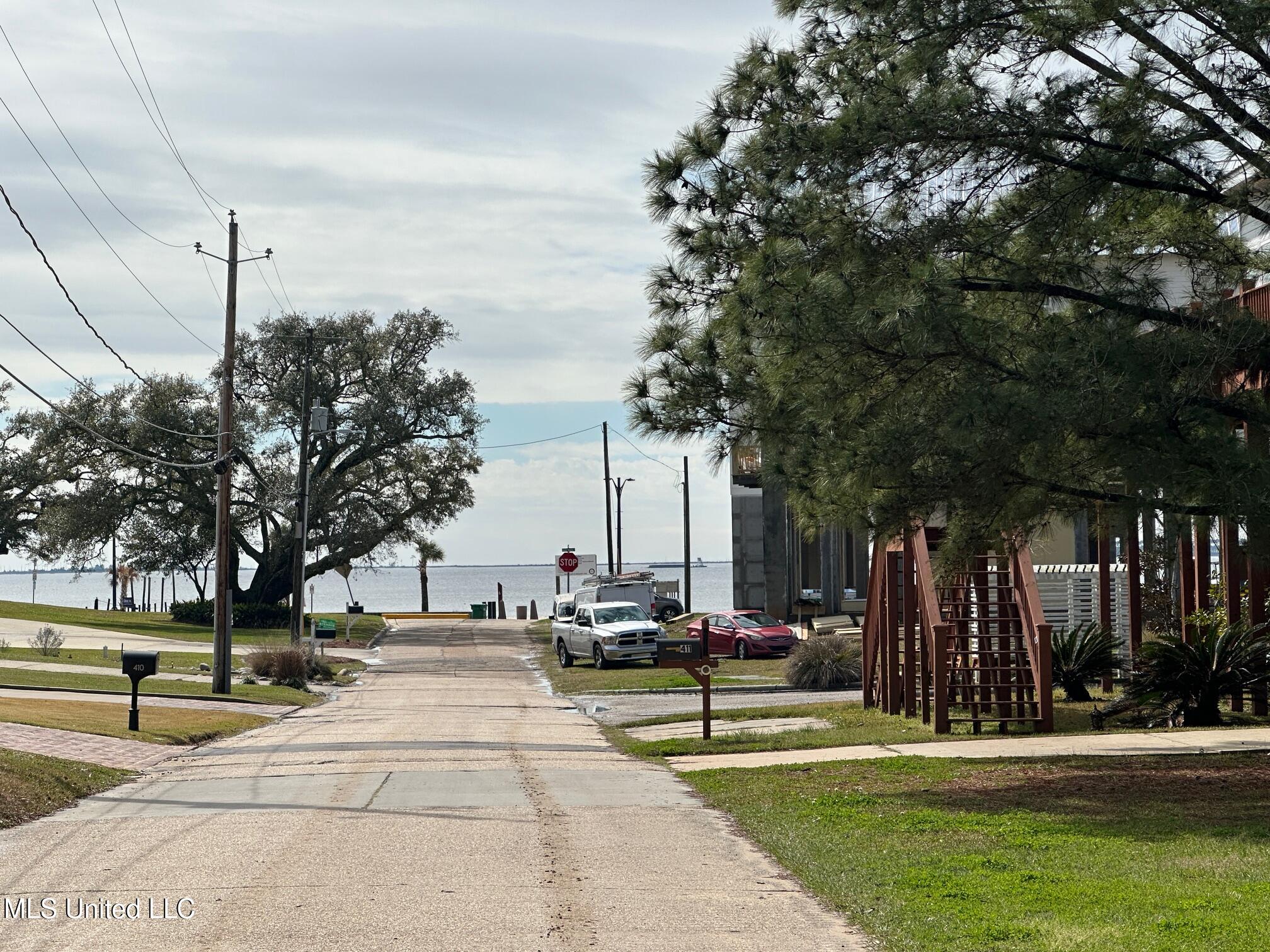413/415 Martin Avenue, Ocean Springs, Mississippi image 8