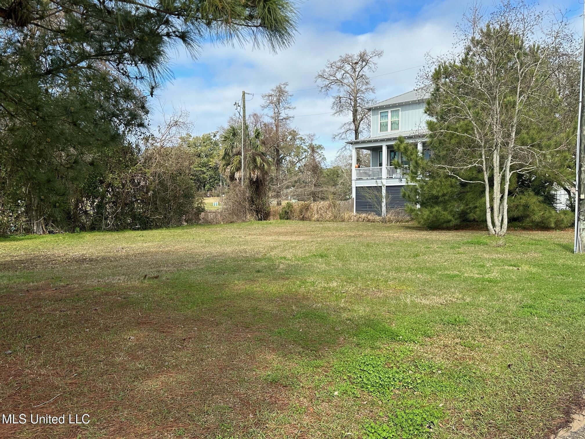 413/415 Martin Avenue, Ocean Springs, Mississippi image 2