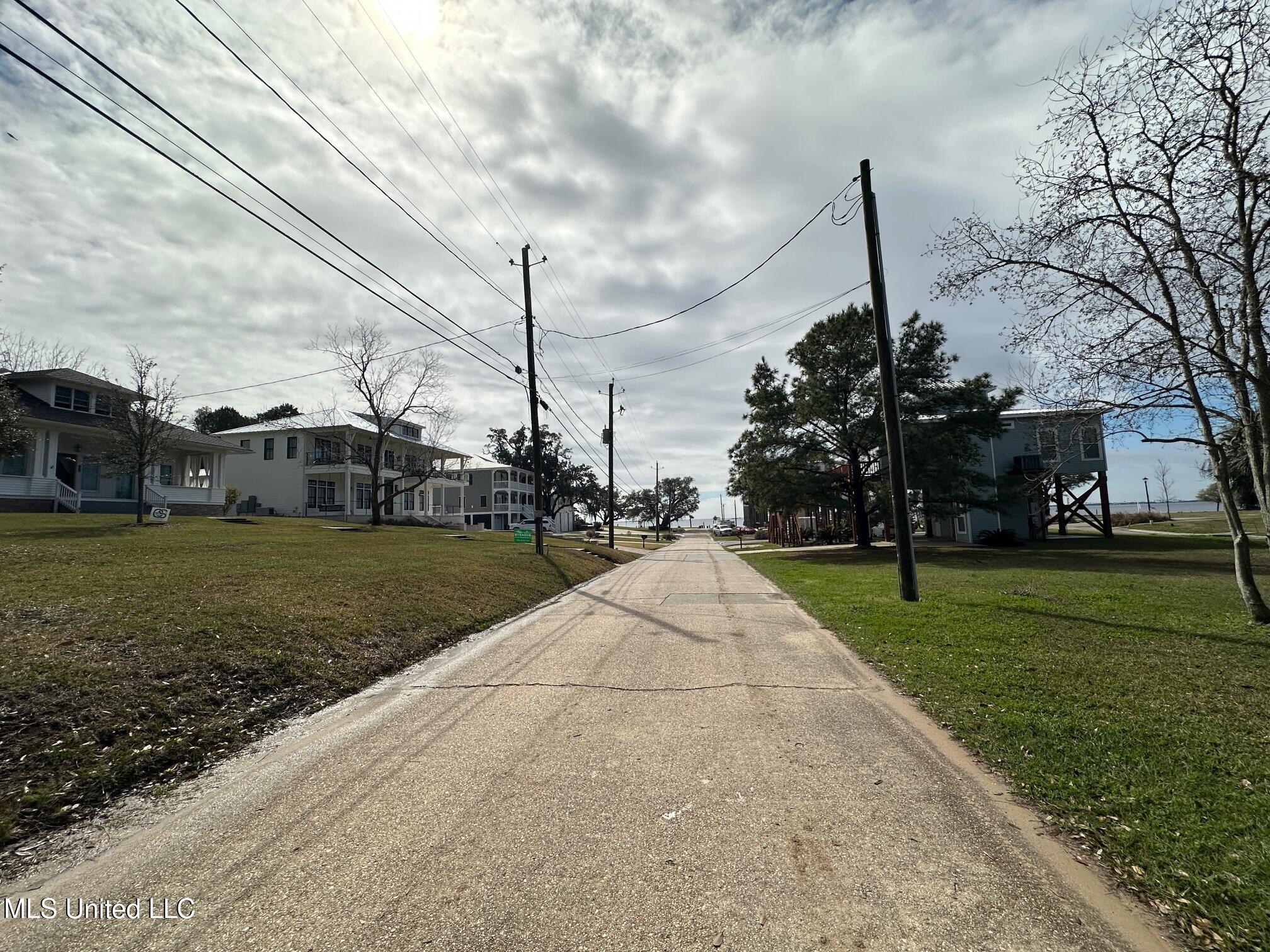 413/415 Martin Avenue, Ocean Springs, Mississippi image 7