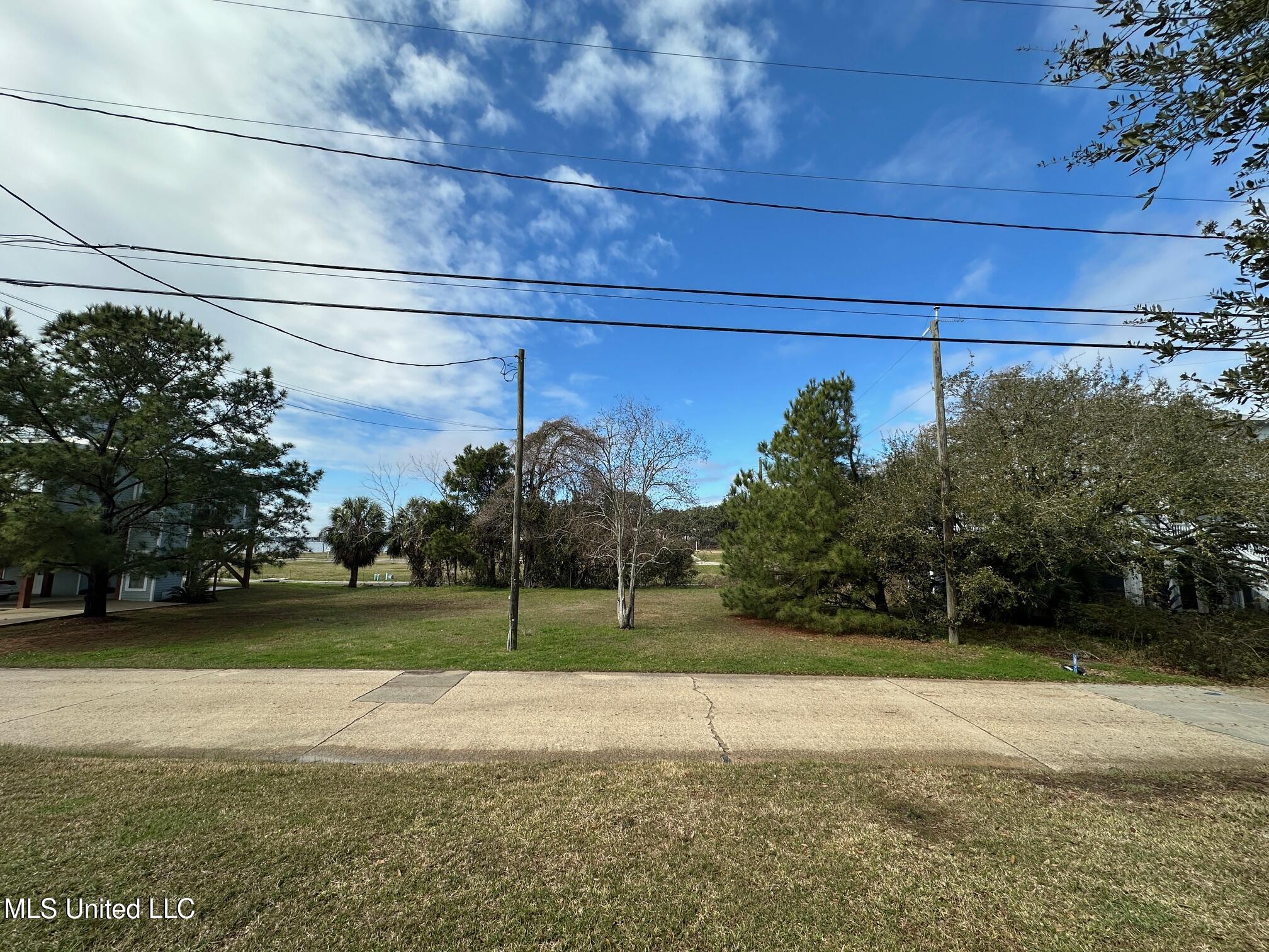 413/415 Martin Avenue, Ocean Springs, Mississippi image 5