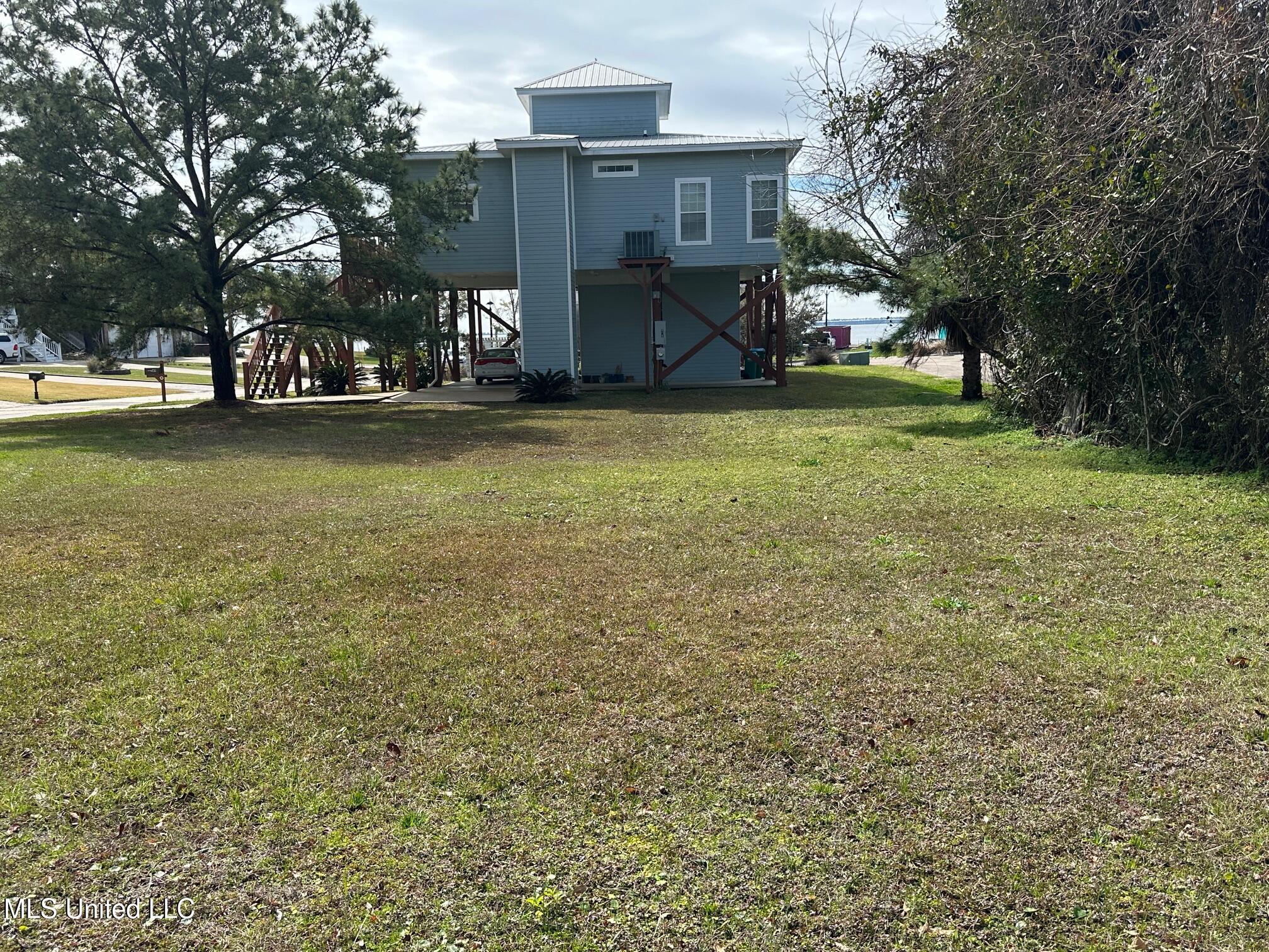 413/415 Martin Avenue, Ocean Springs, Mississippi image 3