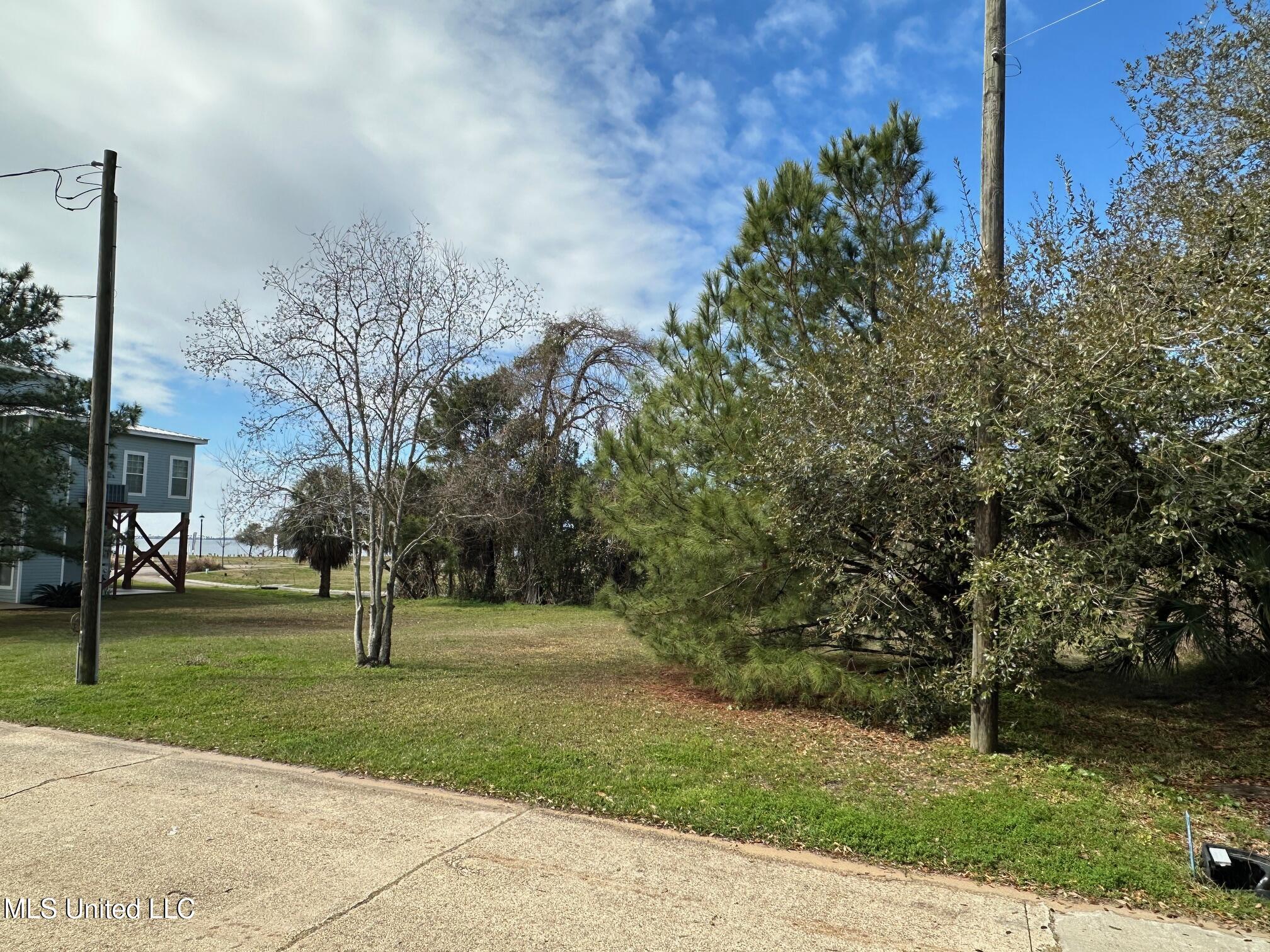 413/415 Martin Avenue, Ocean Springs, Mississippi image 6