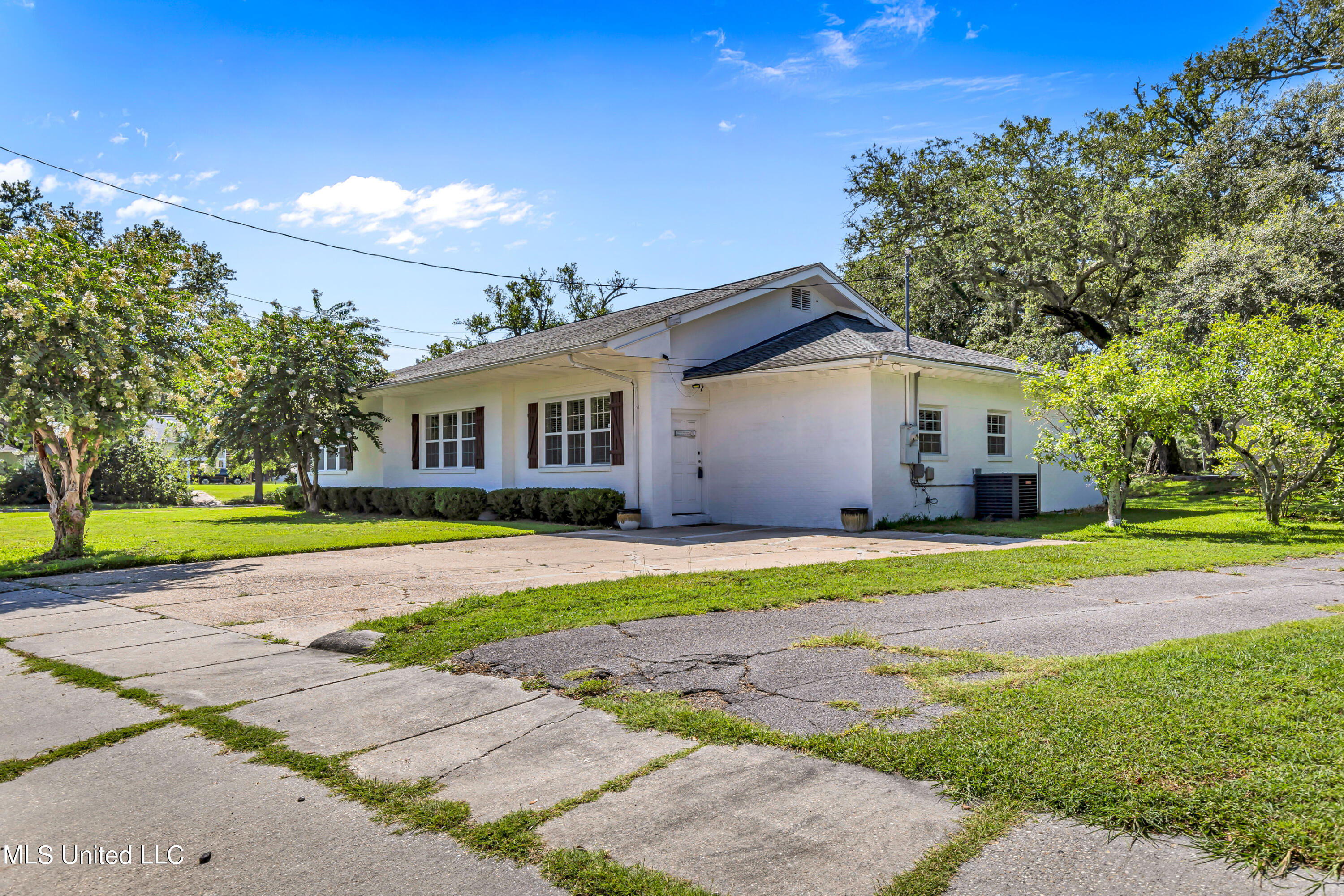 1143 2nd Street, Gulfport, Mississippi image 5