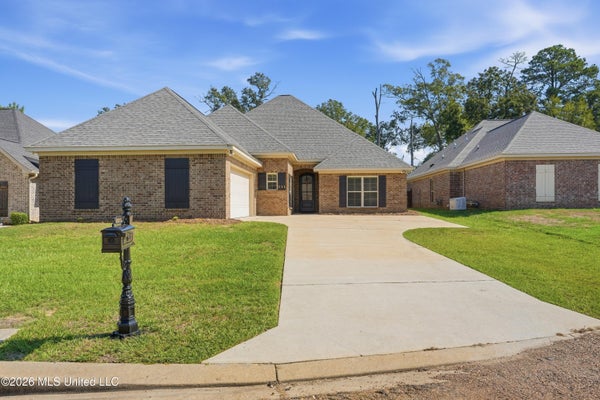 111 ASHLEY PARK DR, BYRAM, MS 39272 - Image bab4e4da2e707b4e7b5e0e9d6d7440f9/4247981533