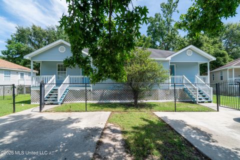 Homes For Sale - 20029 Sunshine Drive<br/> Harrison County, Long Beach, MS 39560