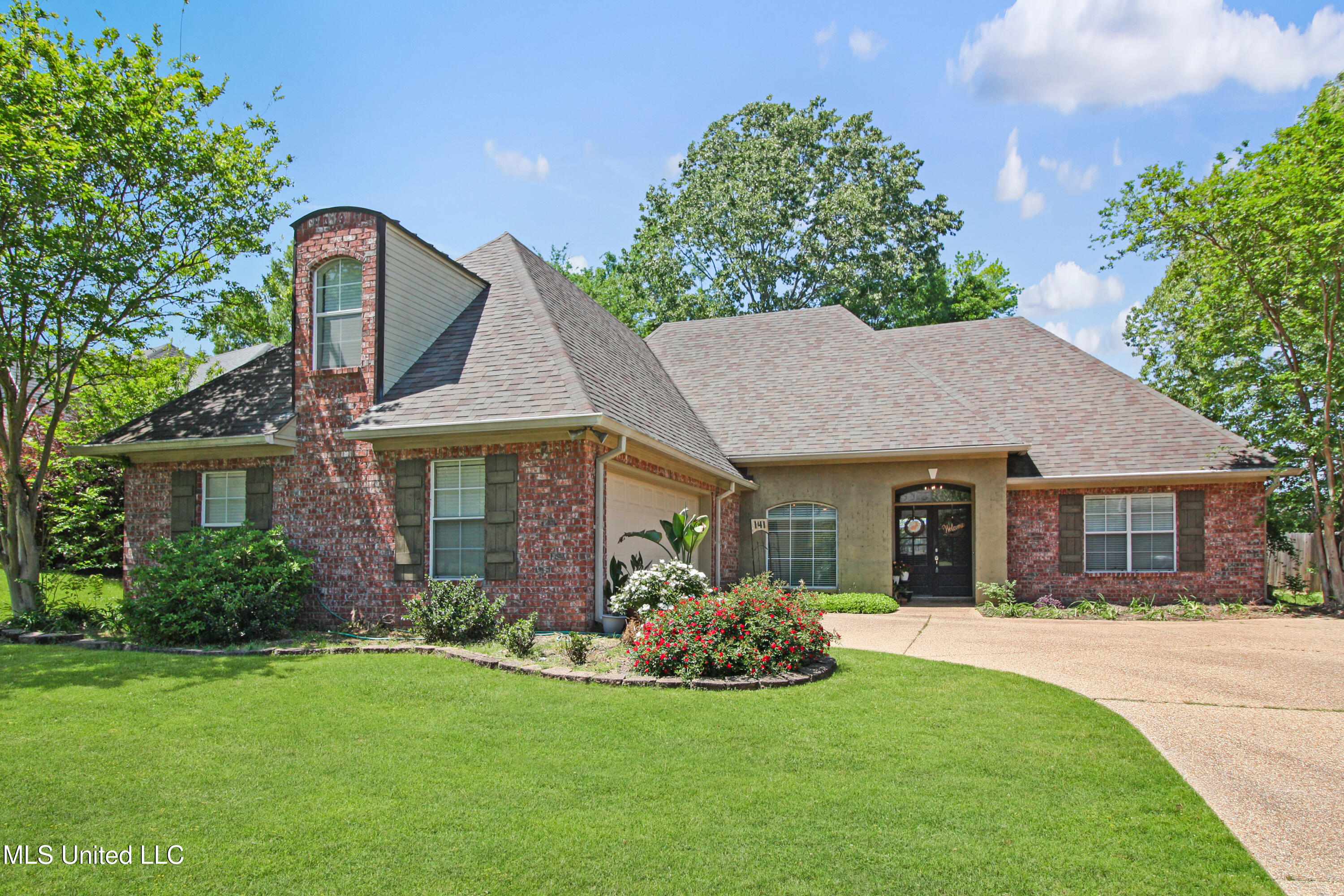 141 Navajo Circle, Clinton, Mississippi image 2