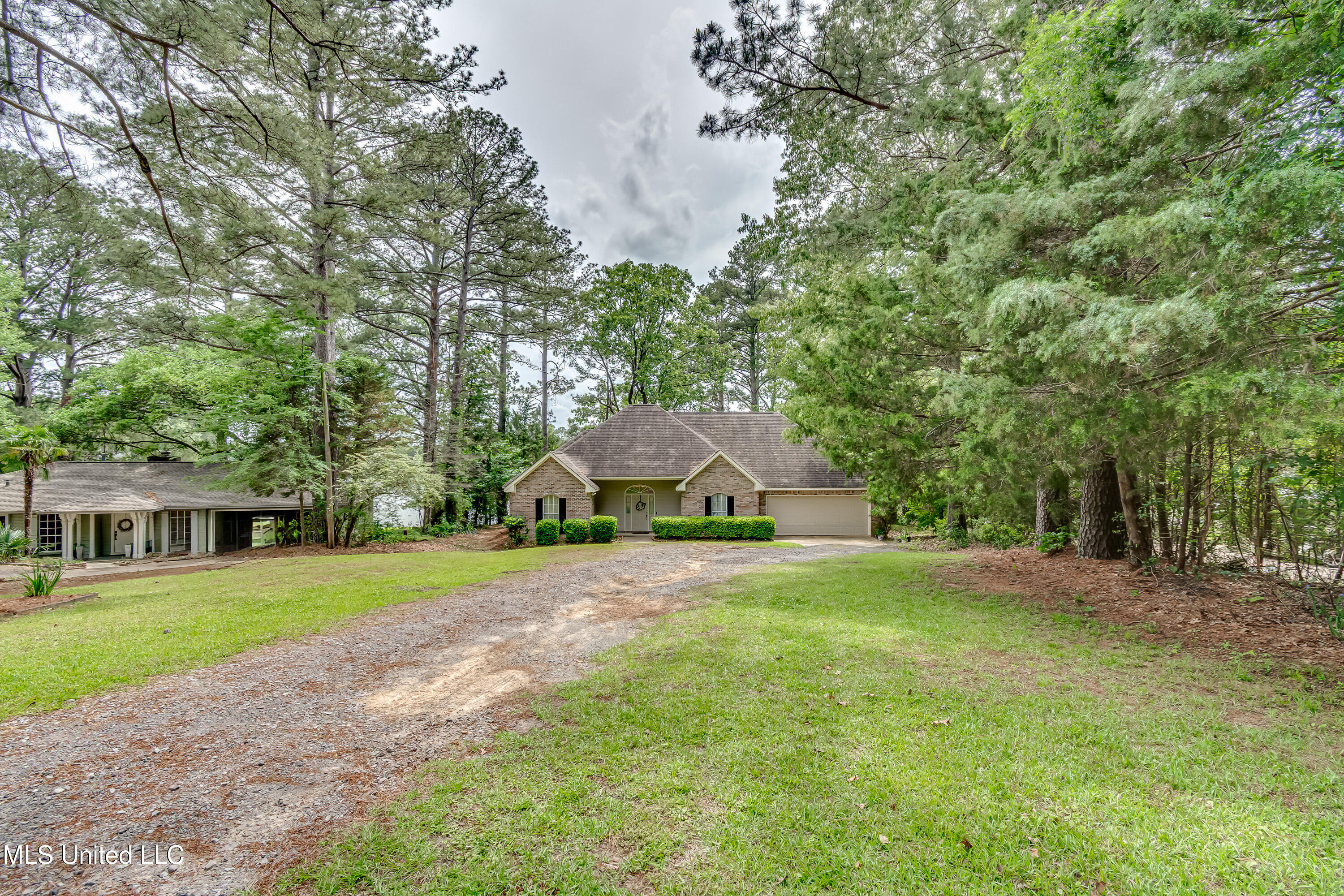 345 Lakeshore Drive, Madison, Mississippi image 3