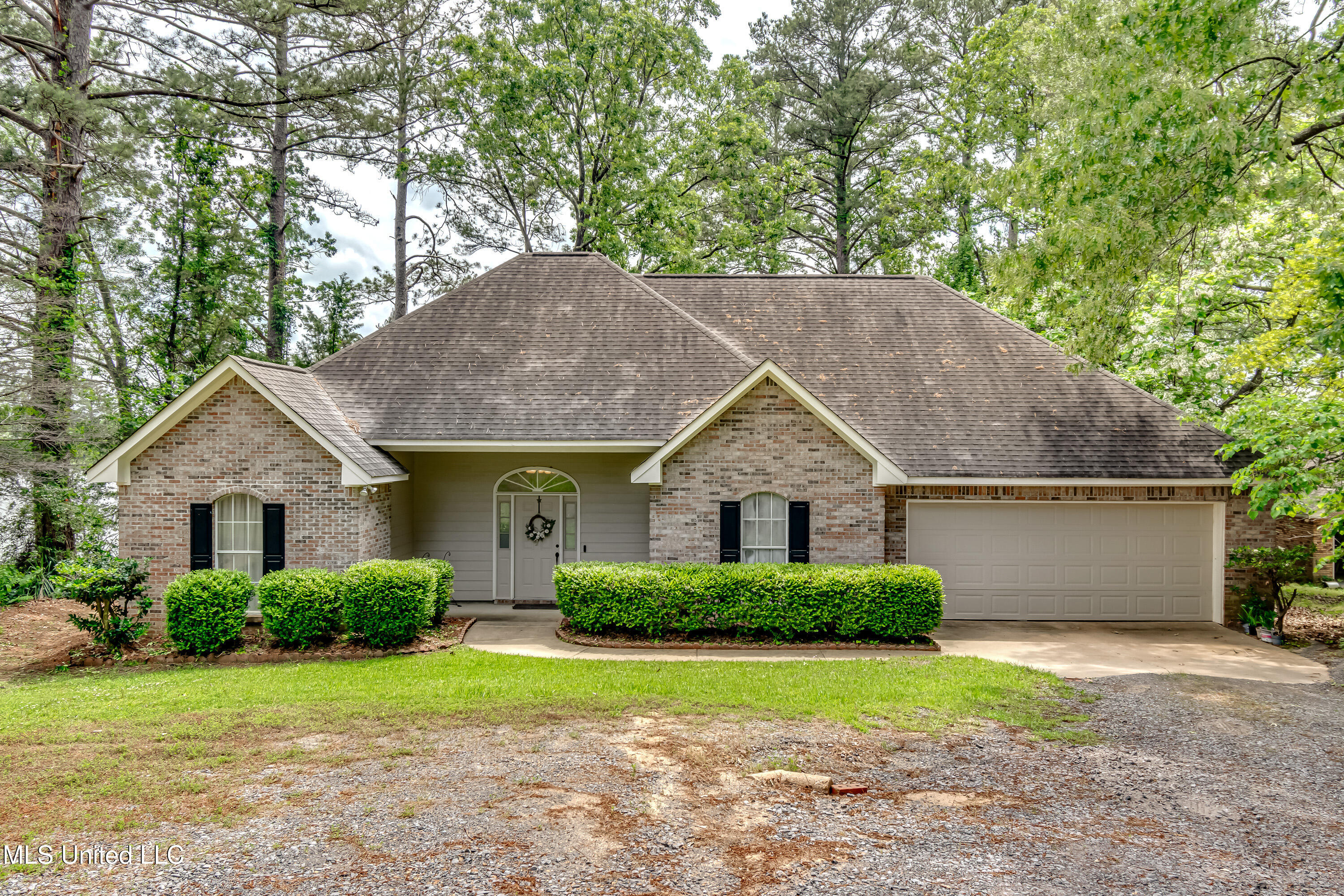 345 Lakeshore Drive, Madison, Mississippi image 1