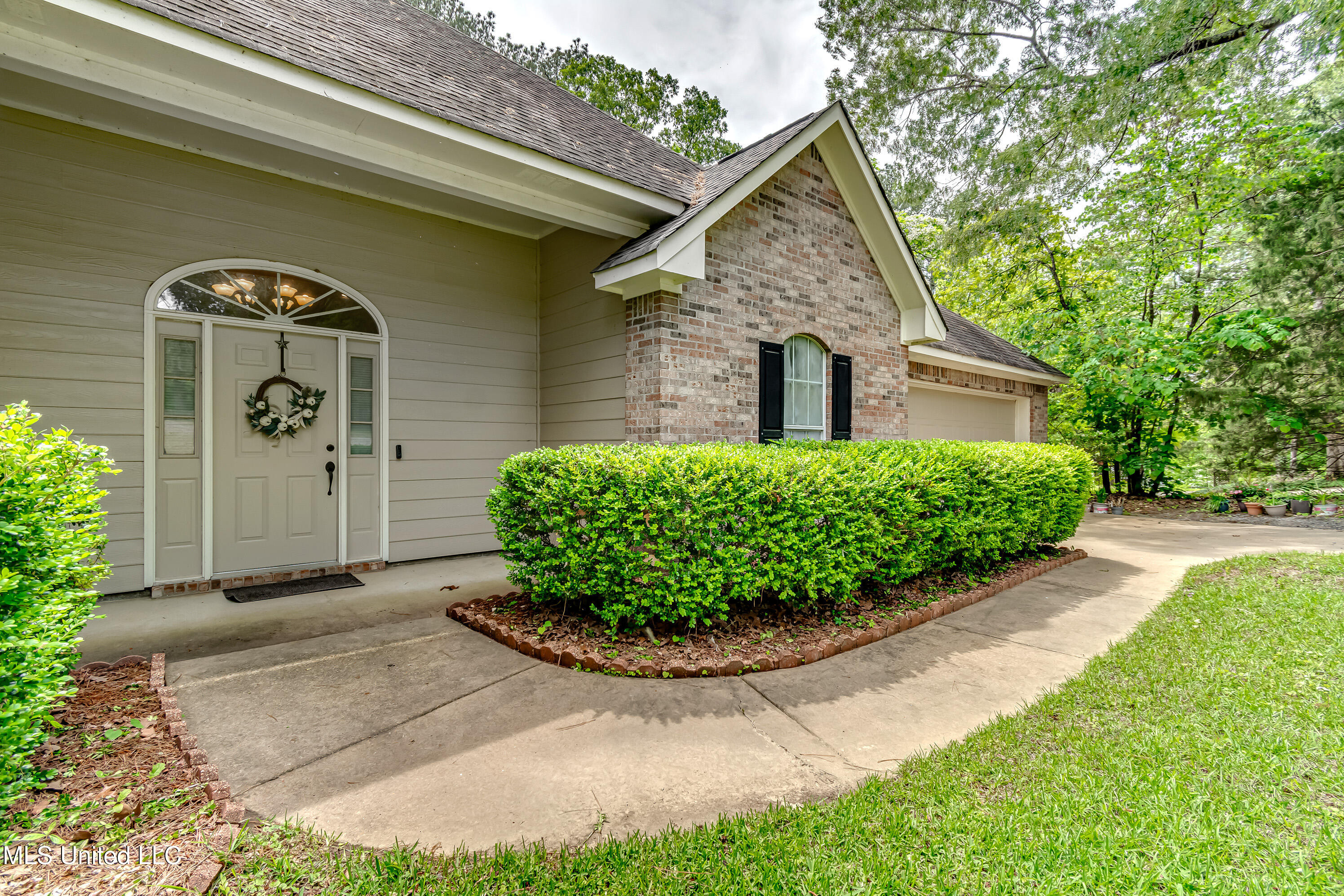 345 Lakeshore Drive, Madison, Mississippi image 5
