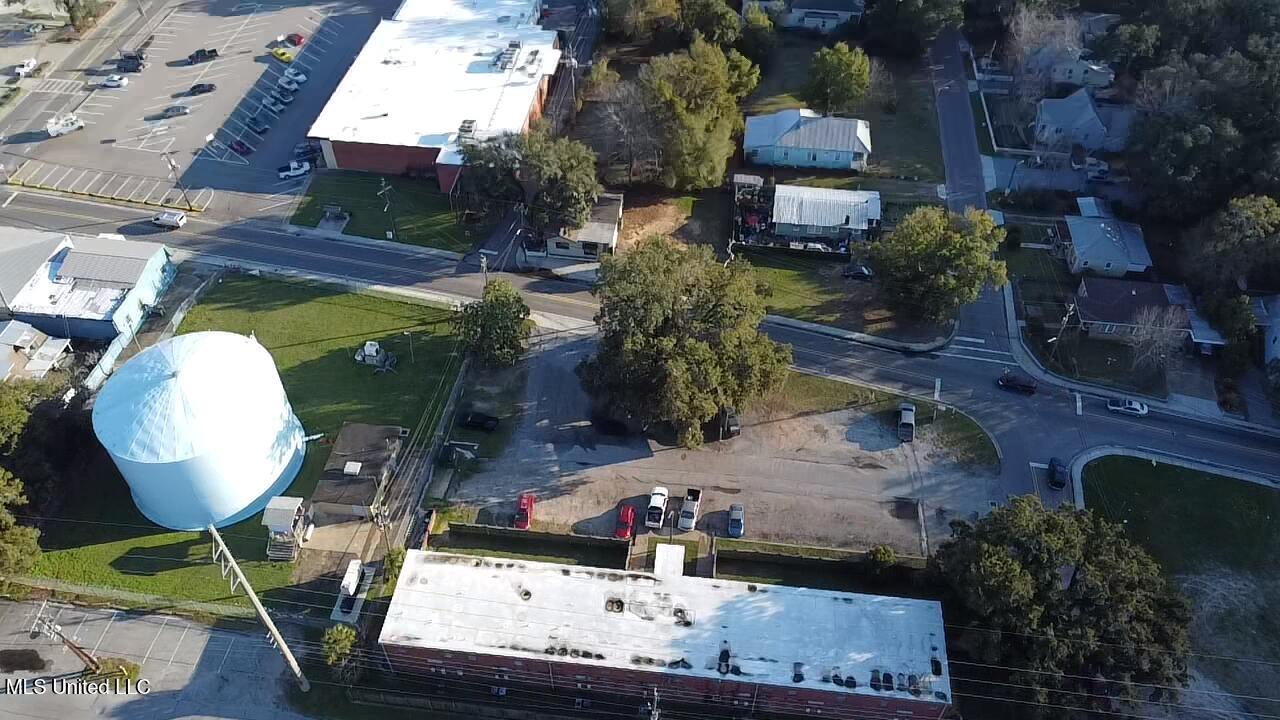 Biloxi, Mississippi 39530, United States, 2 Bedrooms Bedrooms, ,1 BathroomBathrooms,Residential,Pending,126864