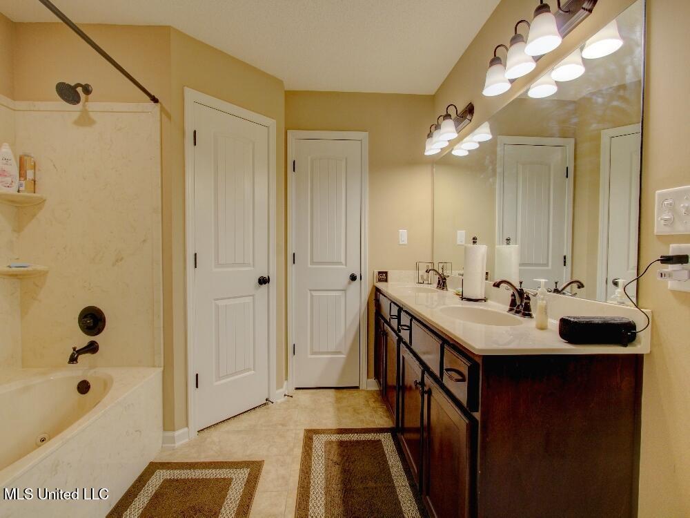 8669 Smith Ranch Drive, Southaven, Mississippi image 13