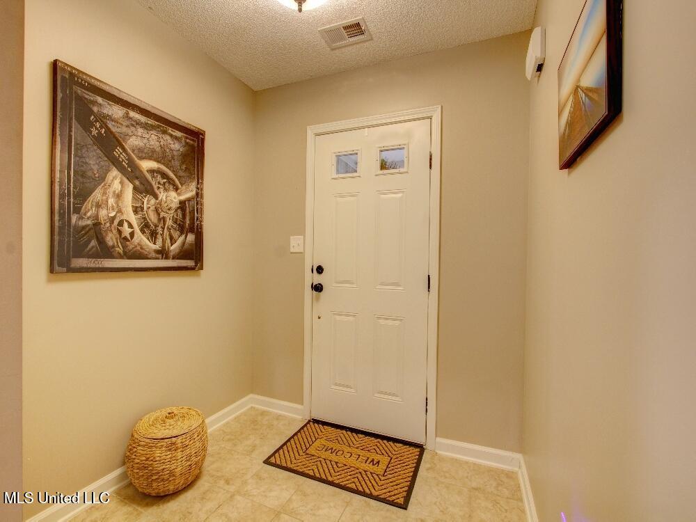 8669 Smith Ranch Drive, Southaven, Mississippi image 2