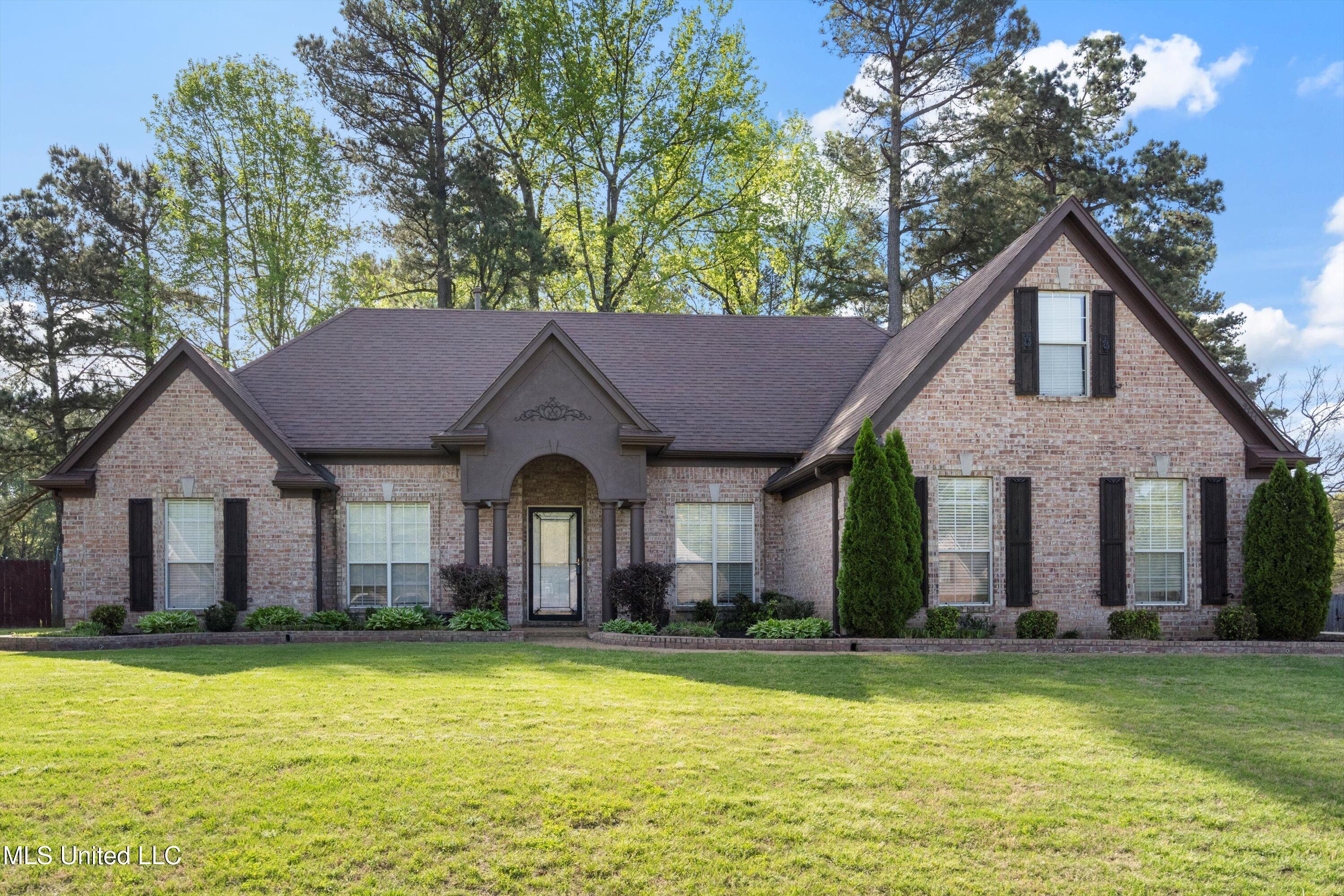 9777 Dorothy Drive, Olive Branch, Mississippi image 1