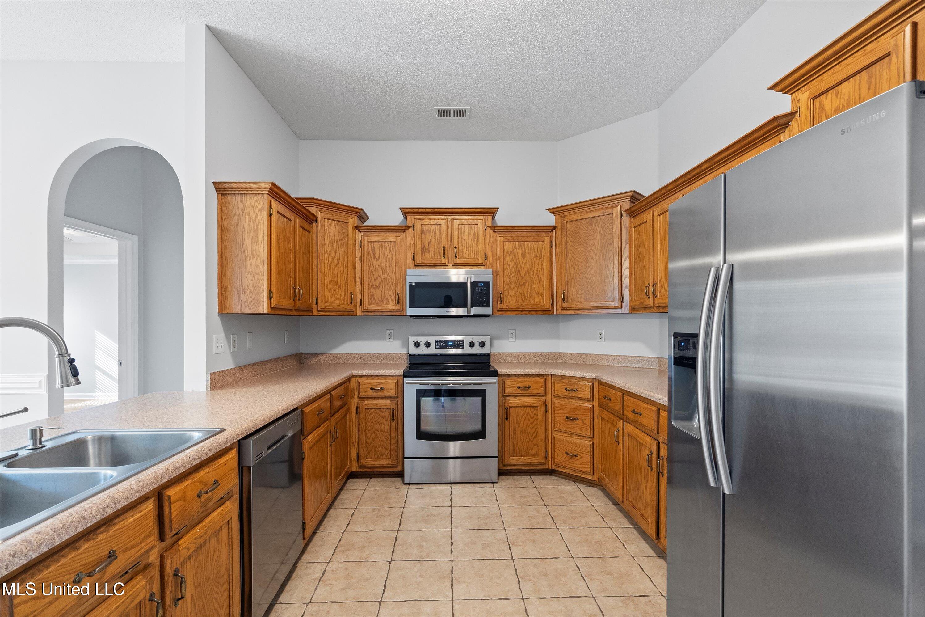 9777 Dorothy Drive, Olive Branch, Mississippi image 9