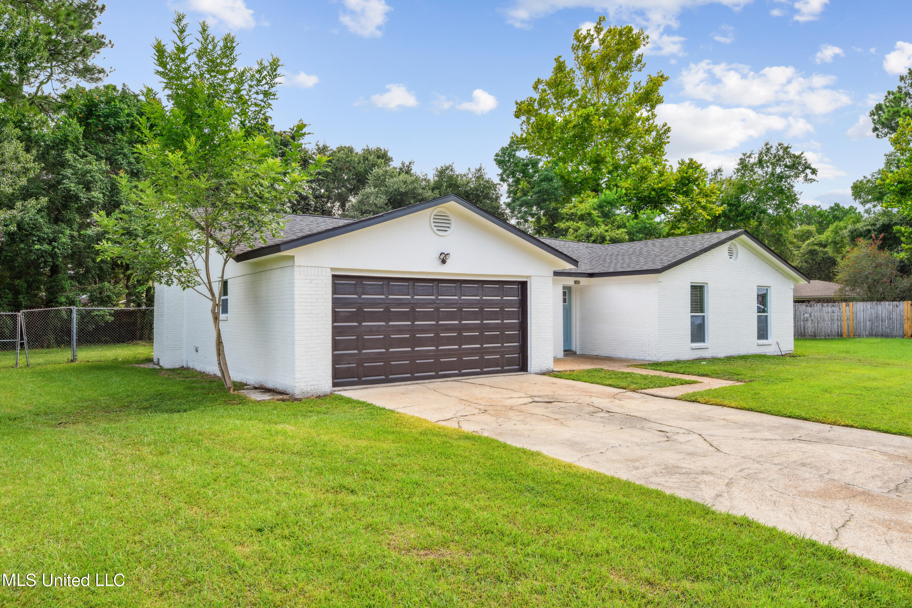 4007 Crestwood Court, Gautier, Mississippi image 3