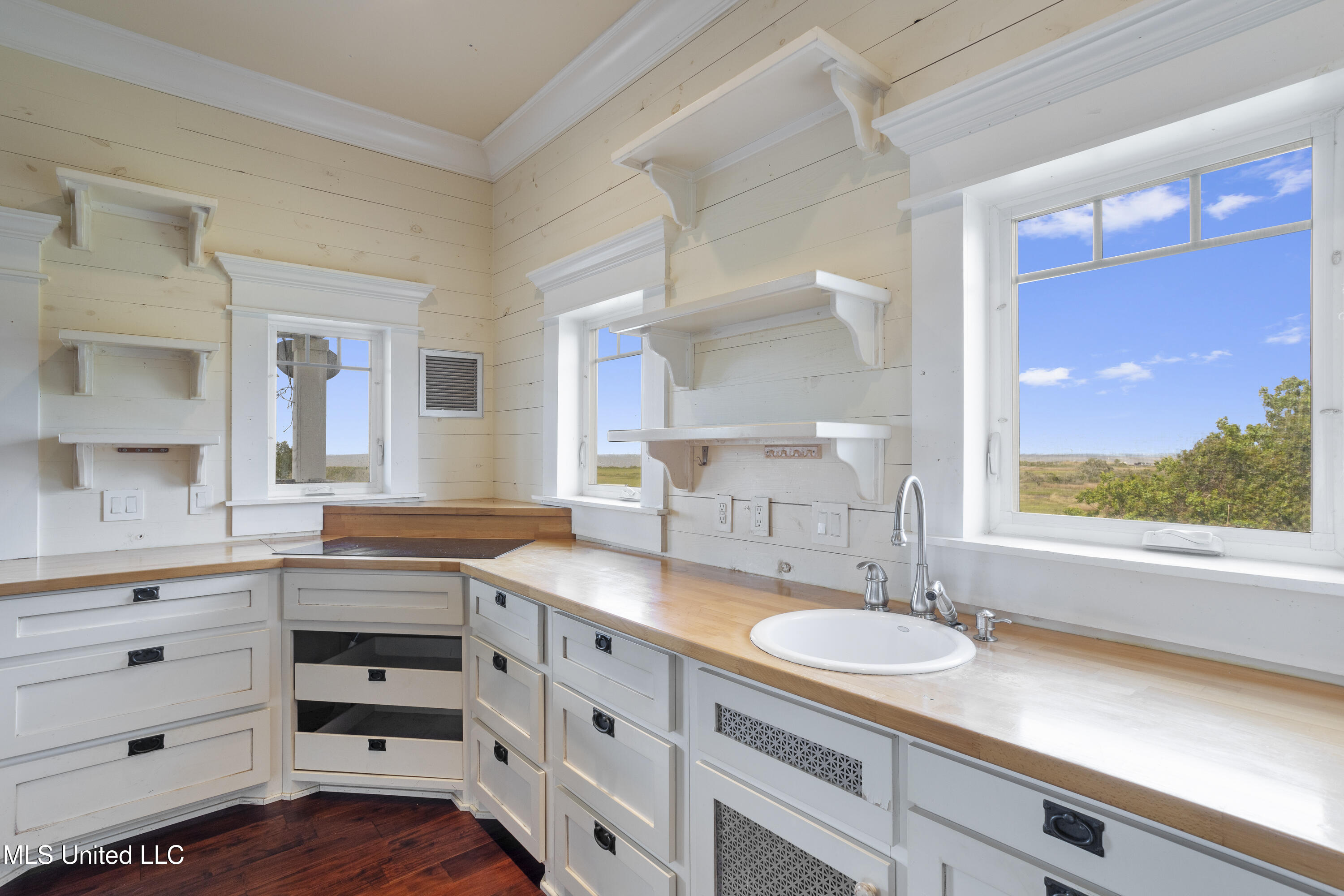 8925 Neptune Avenue, Ocean Springs, Mississippi image 16
