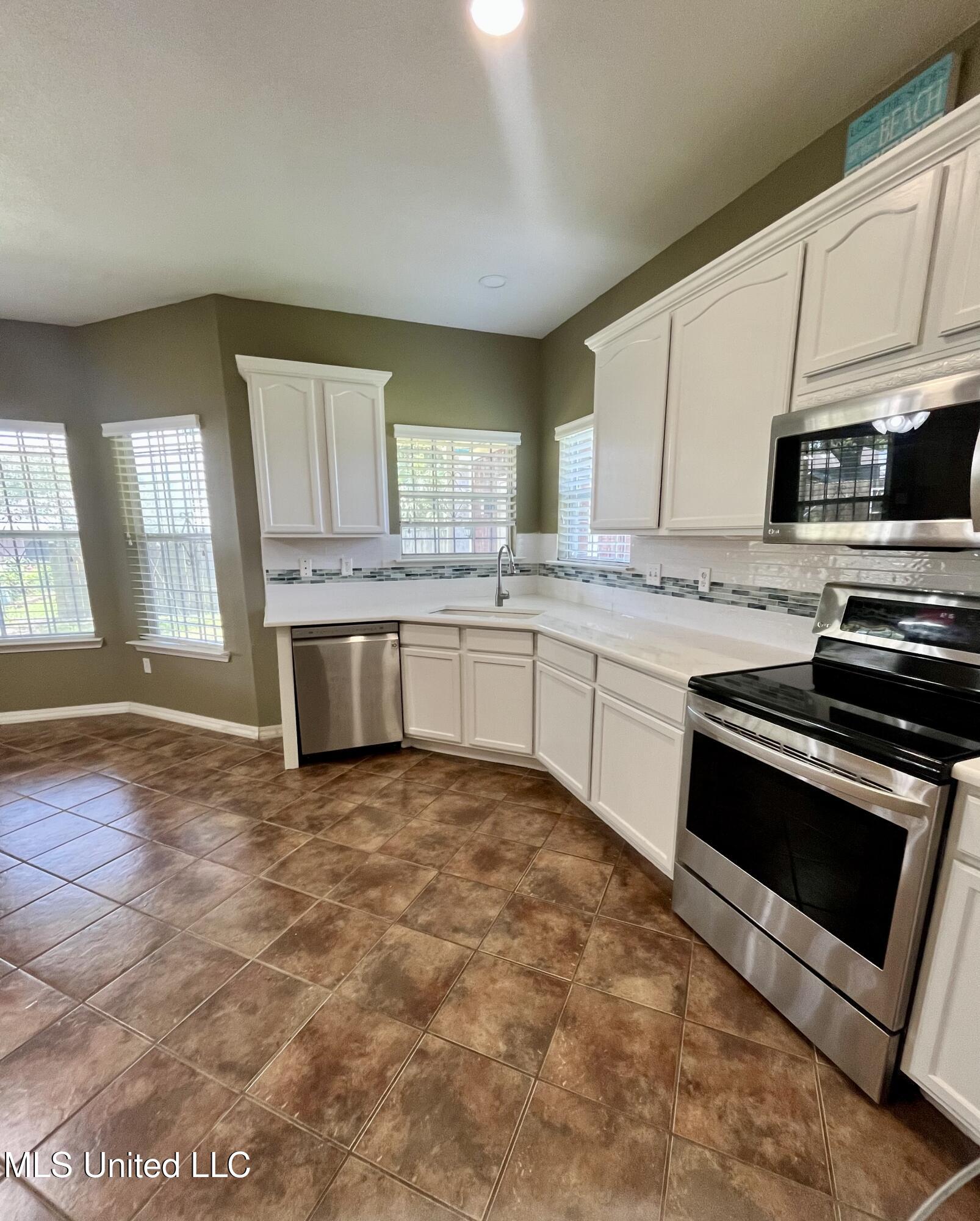 142 Pine Grove Avenue, Biloxi, Mississippi image 13