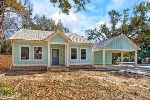 Homes For Sale - 166 Daisy Street<br/> Biloxi, MS 39531