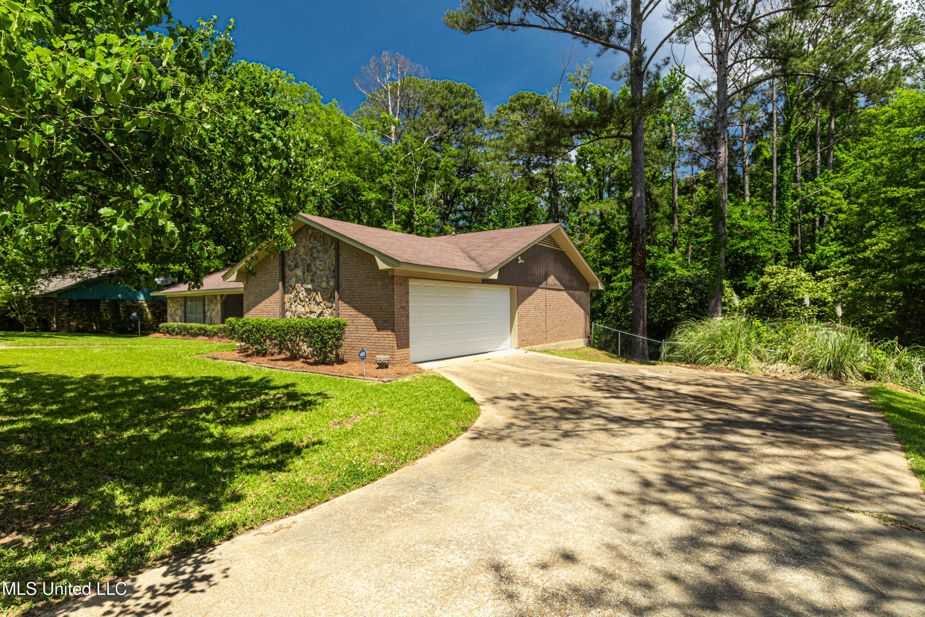 101 Pine Cove, Clinton, Mississippi image 5