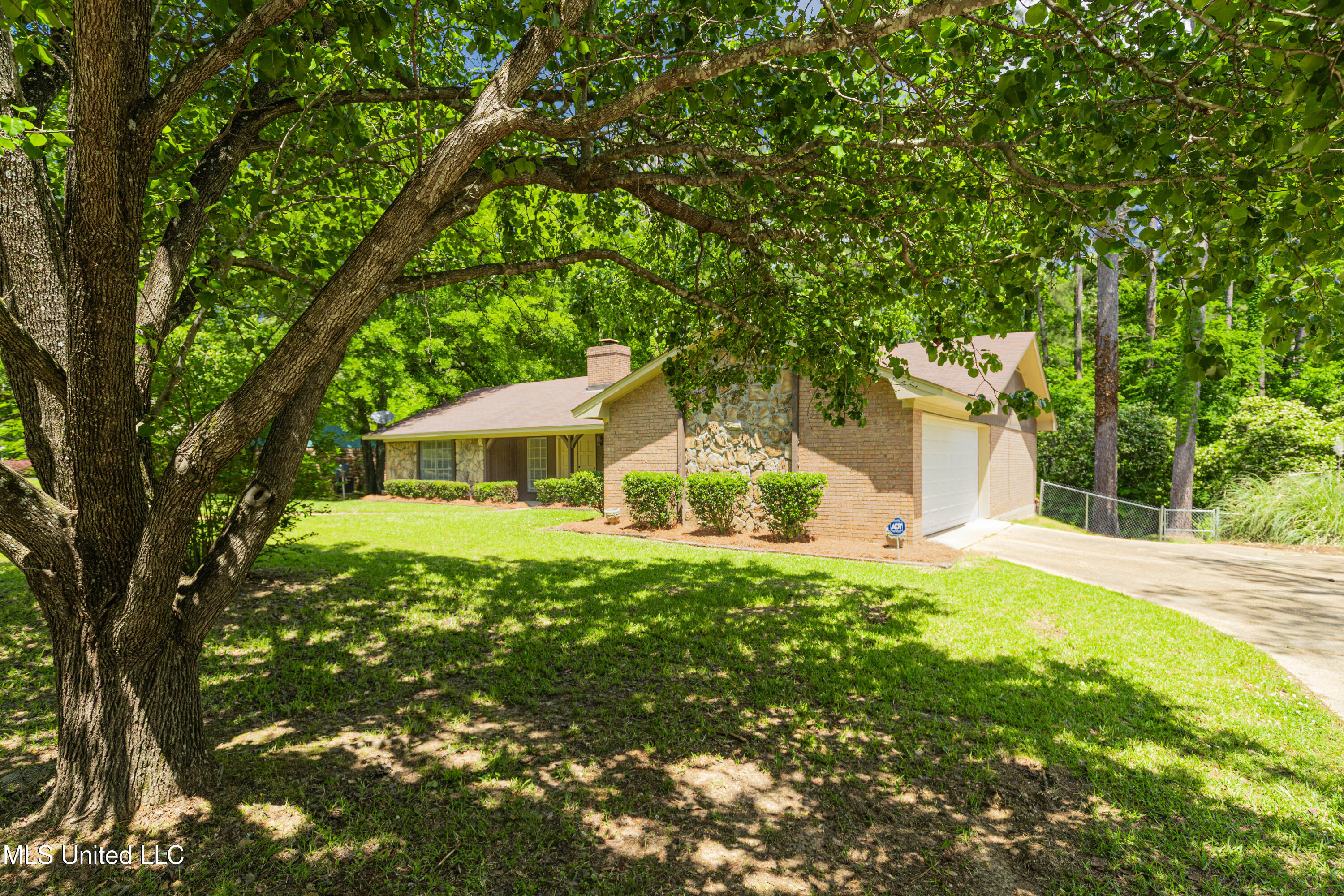 101 Pine Cove, Clinton, Mississippi image 4